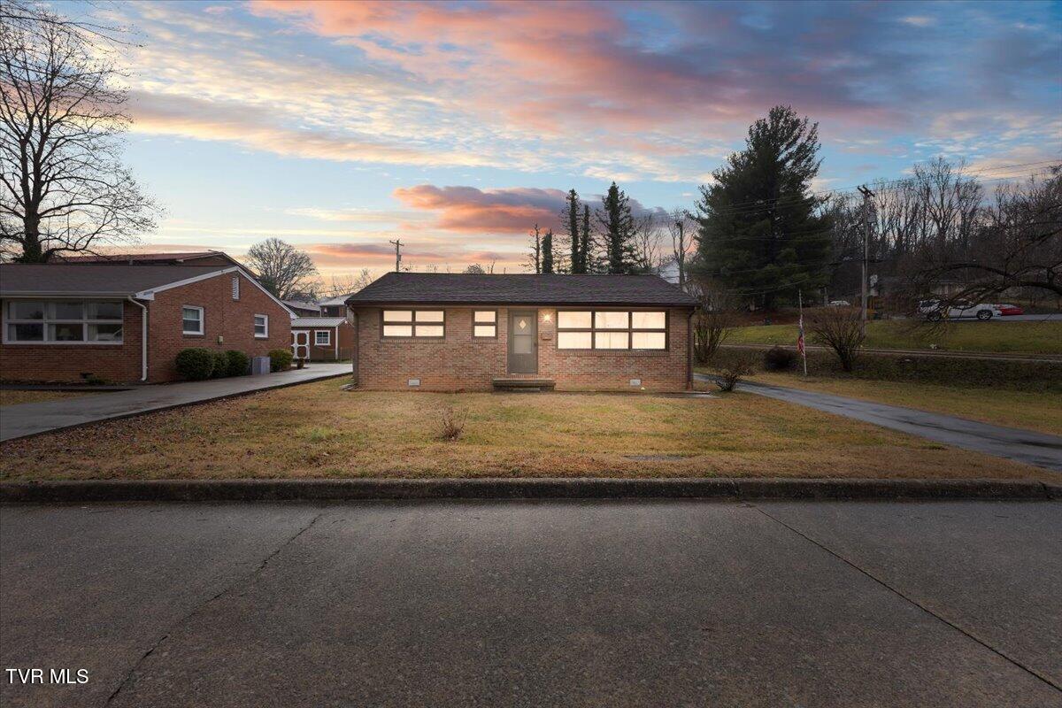 Litz Manor Add Real Estate Listings Main Image