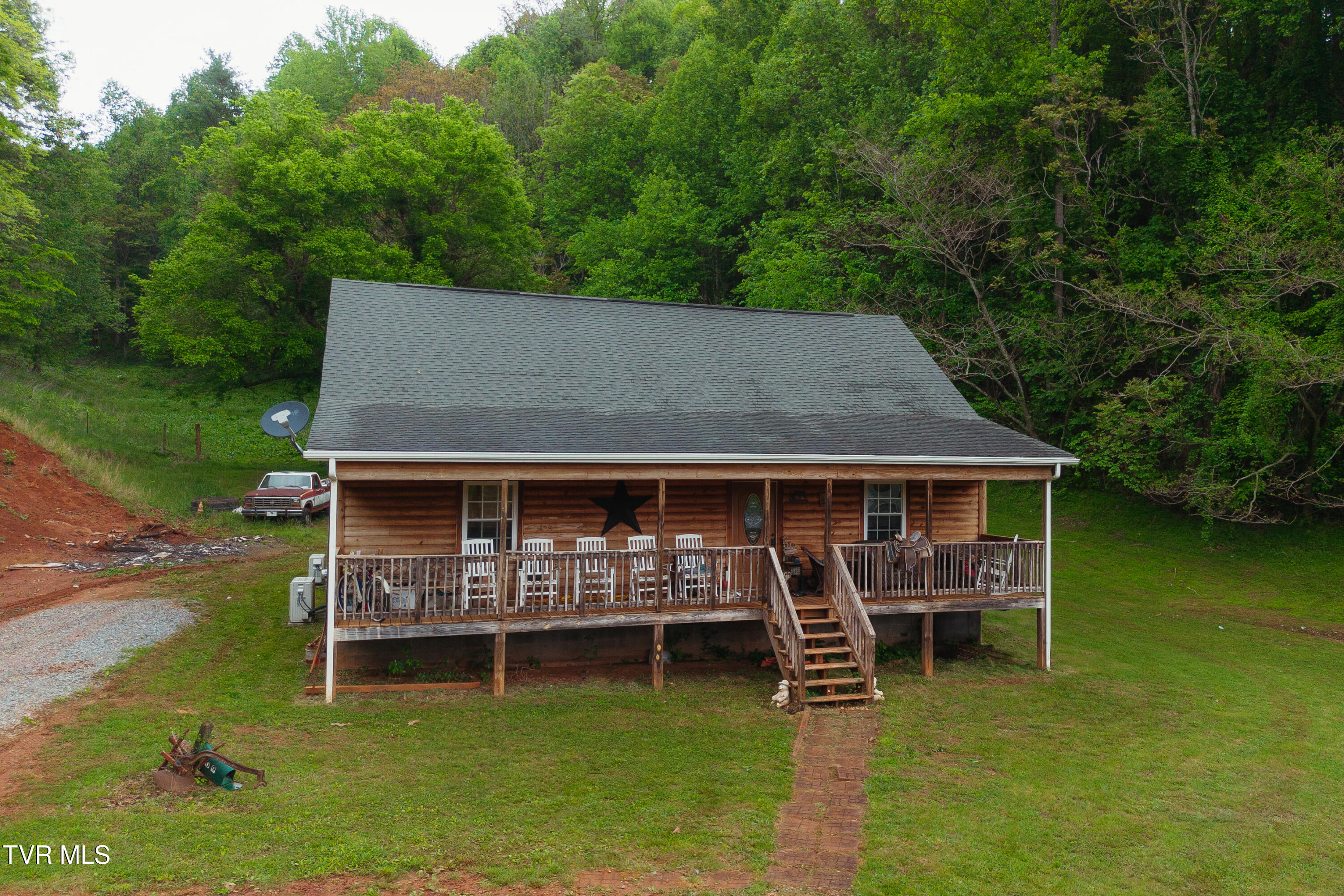 109 Triangle B Drive Property Photo