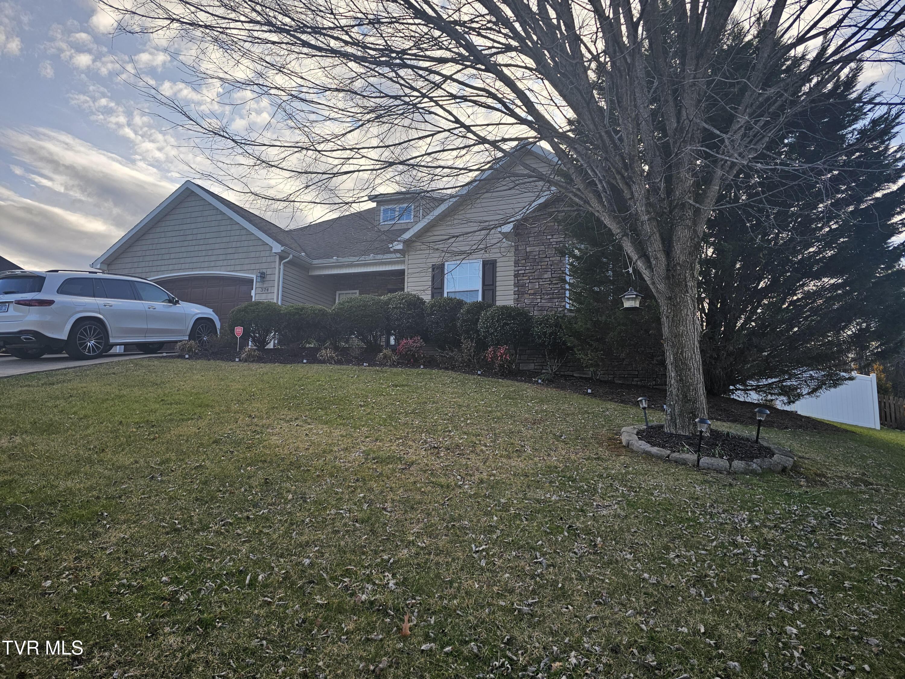 374 Cameron Court Property Photo