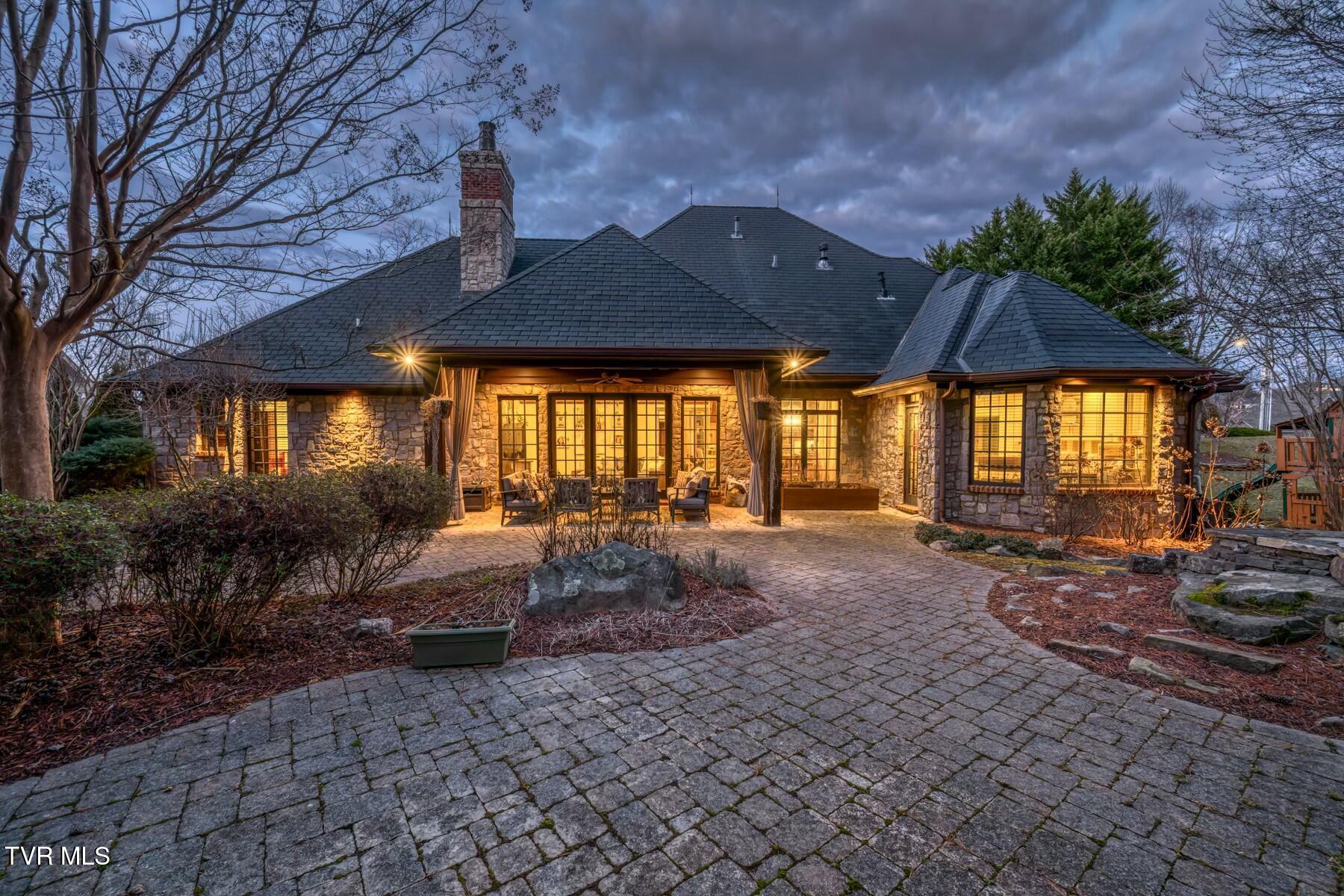 19 Sweetwater Court Property Photo 4