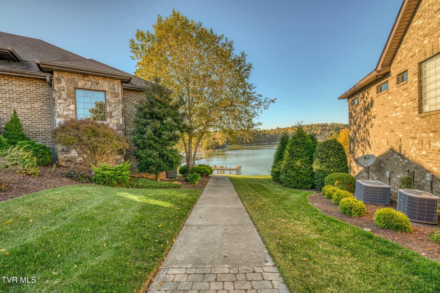 19 Sweetwater Court Property Photo 8