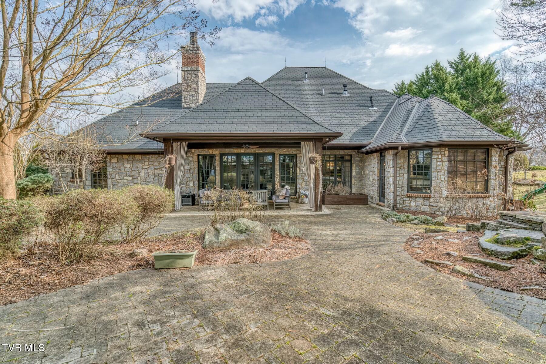 19 Sweetwater Court Property Photo 16
