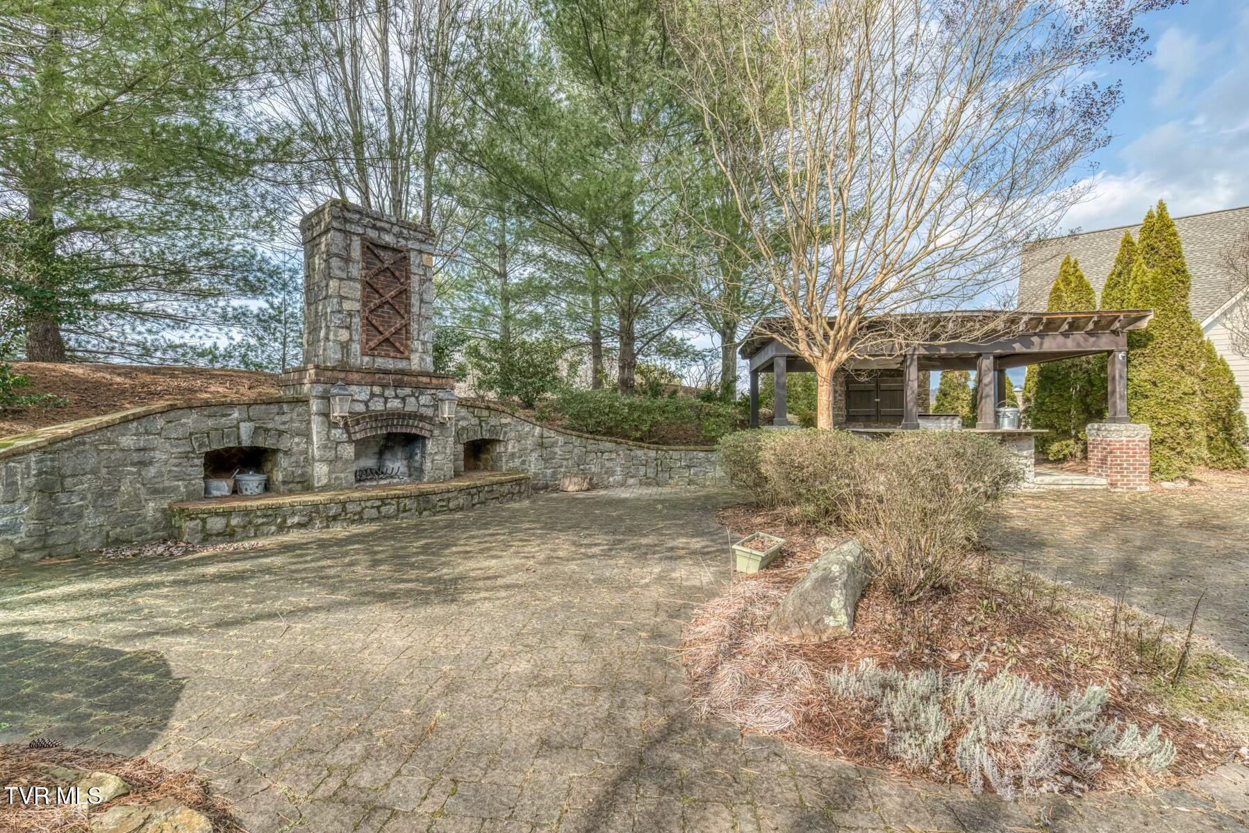 19 Sweetwater Court Property Photo 17