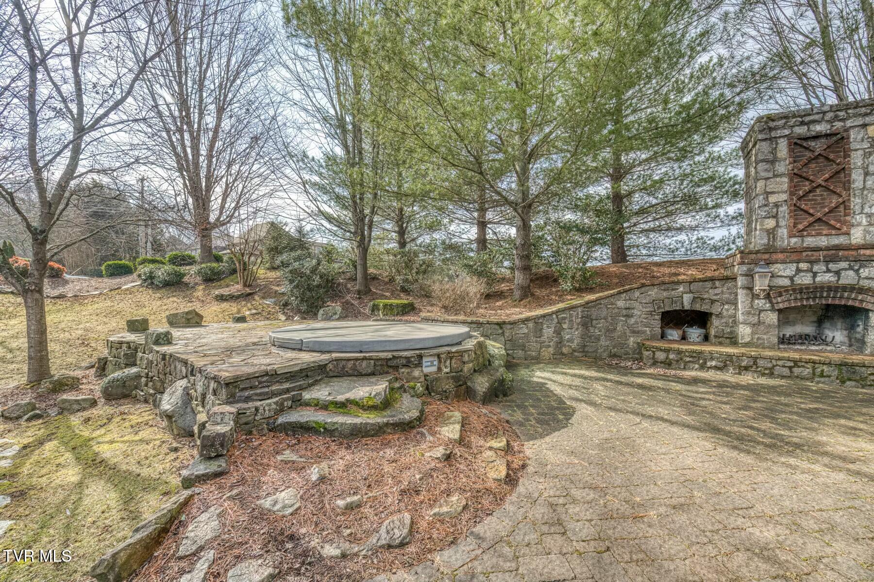 19 Sweetwater Court Property Photo 18