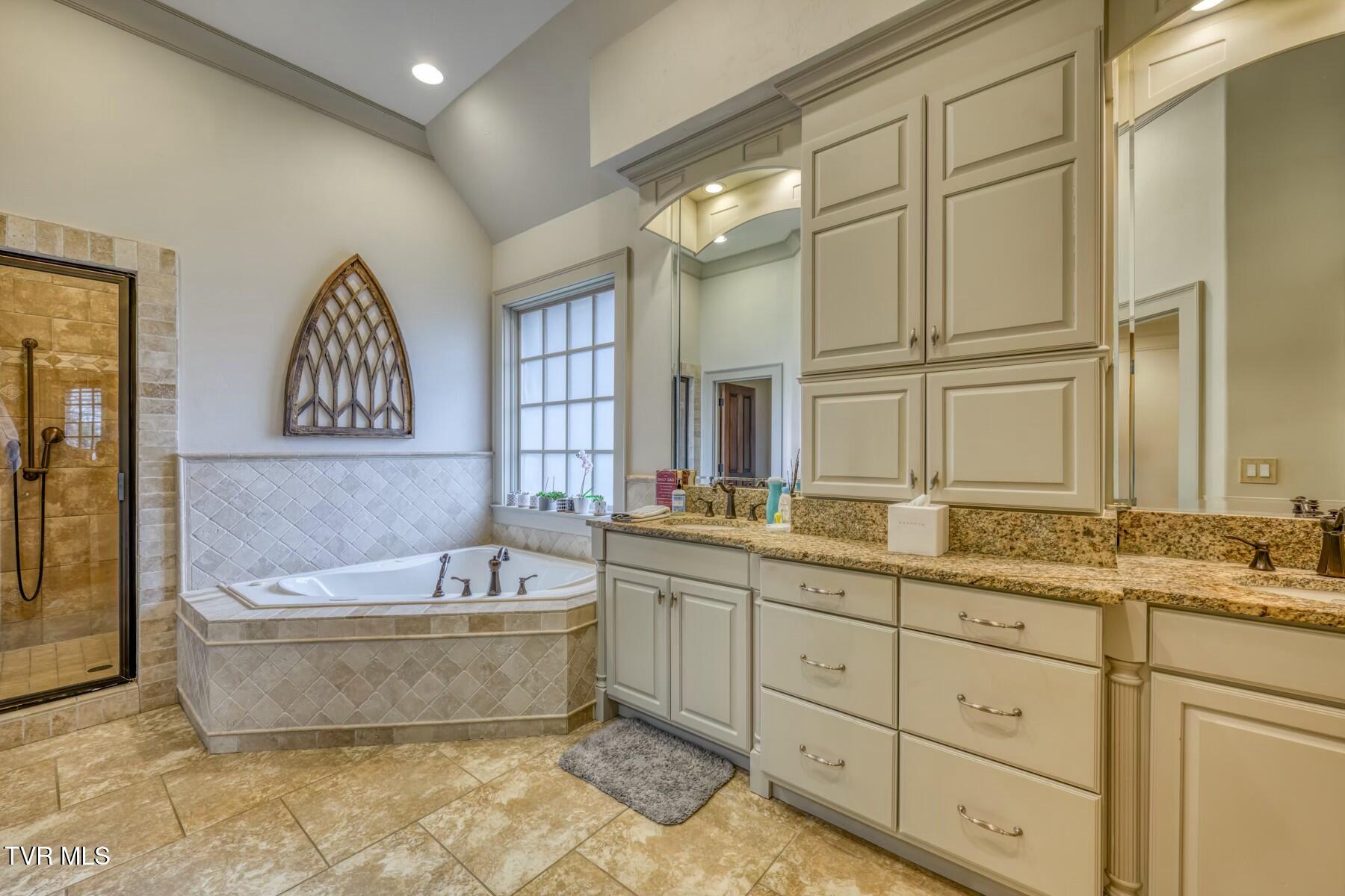 19 Sweetwater Court Property Photo 40