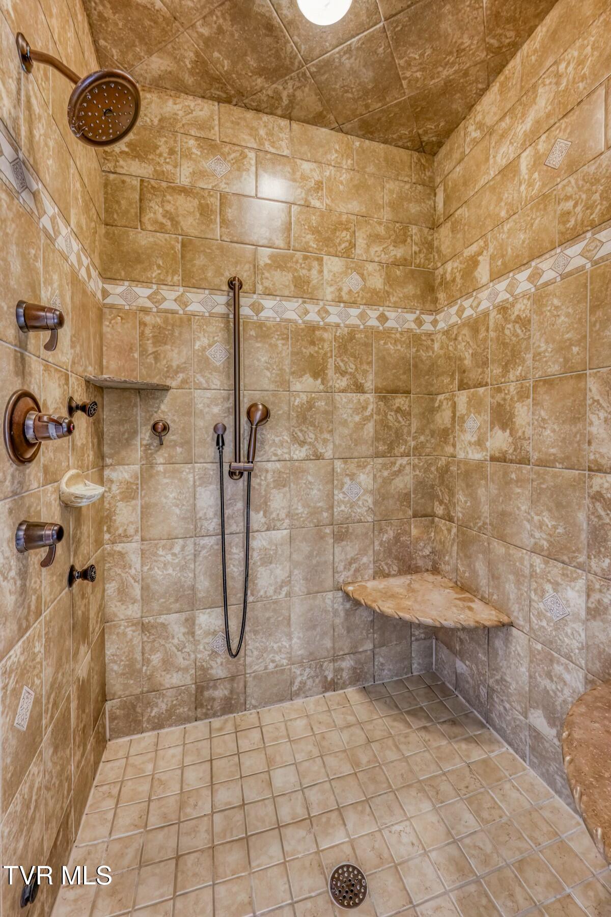 19 Sweetwater Court Property Photo 41