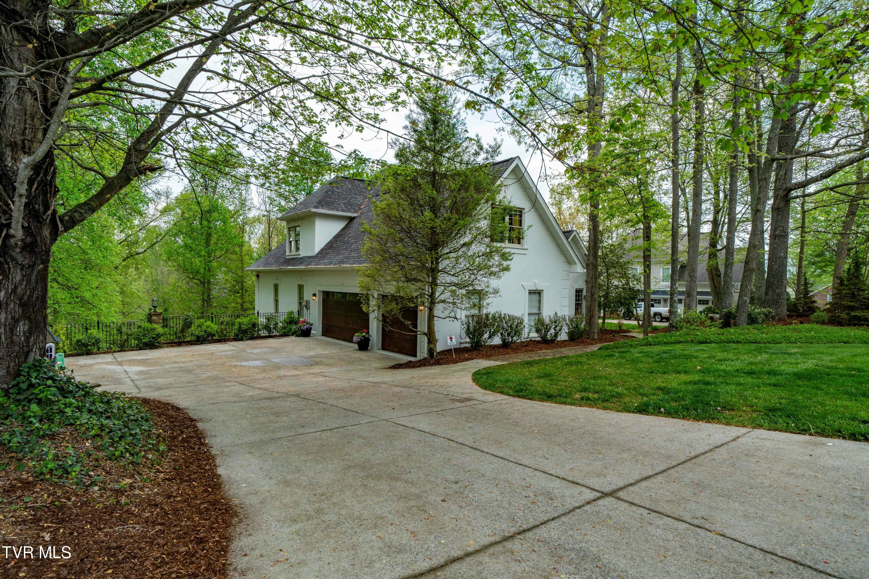 112 Black Thorn Drive Property Photo 2