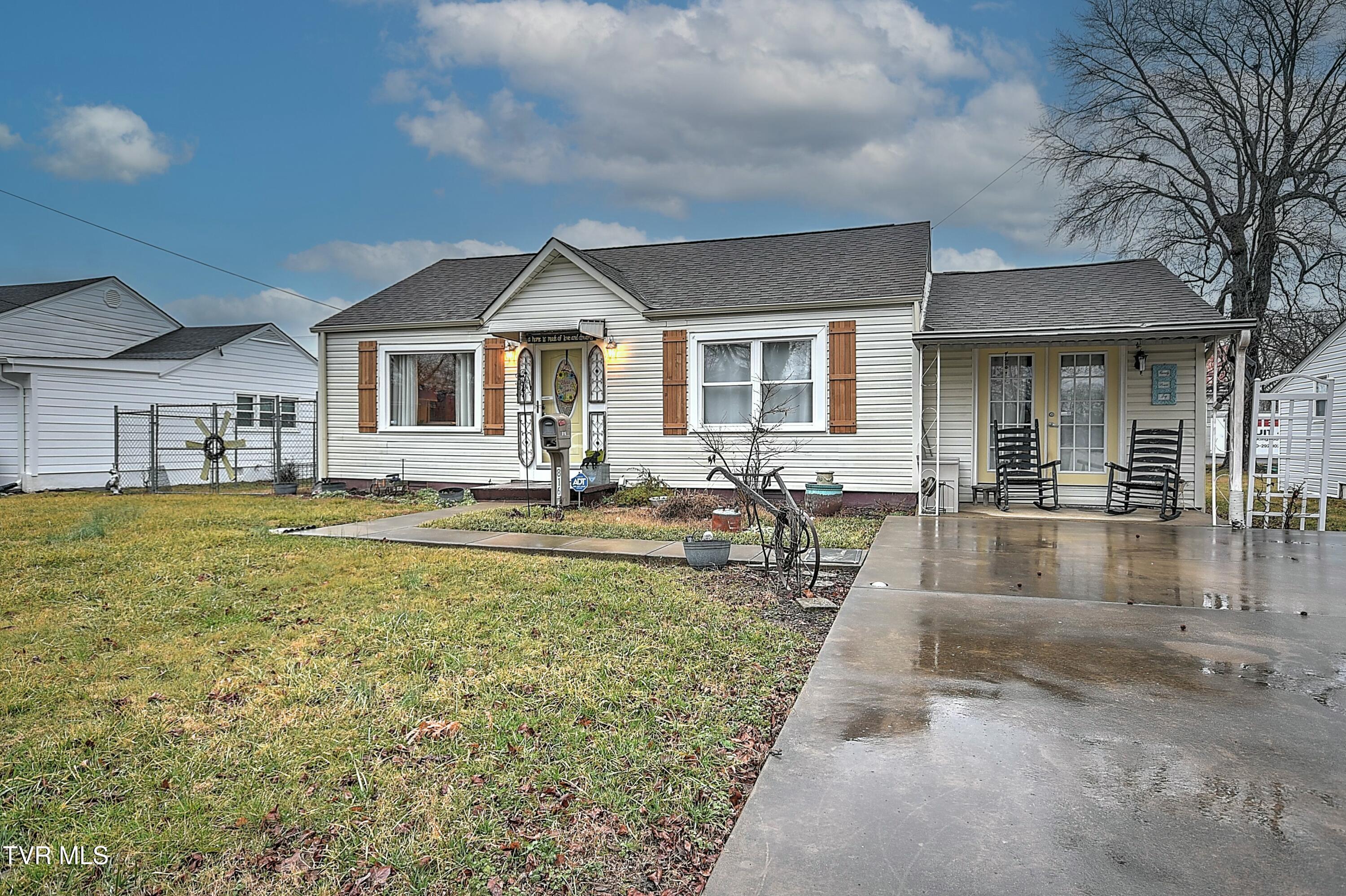 816 Oakdale Road Property Photo