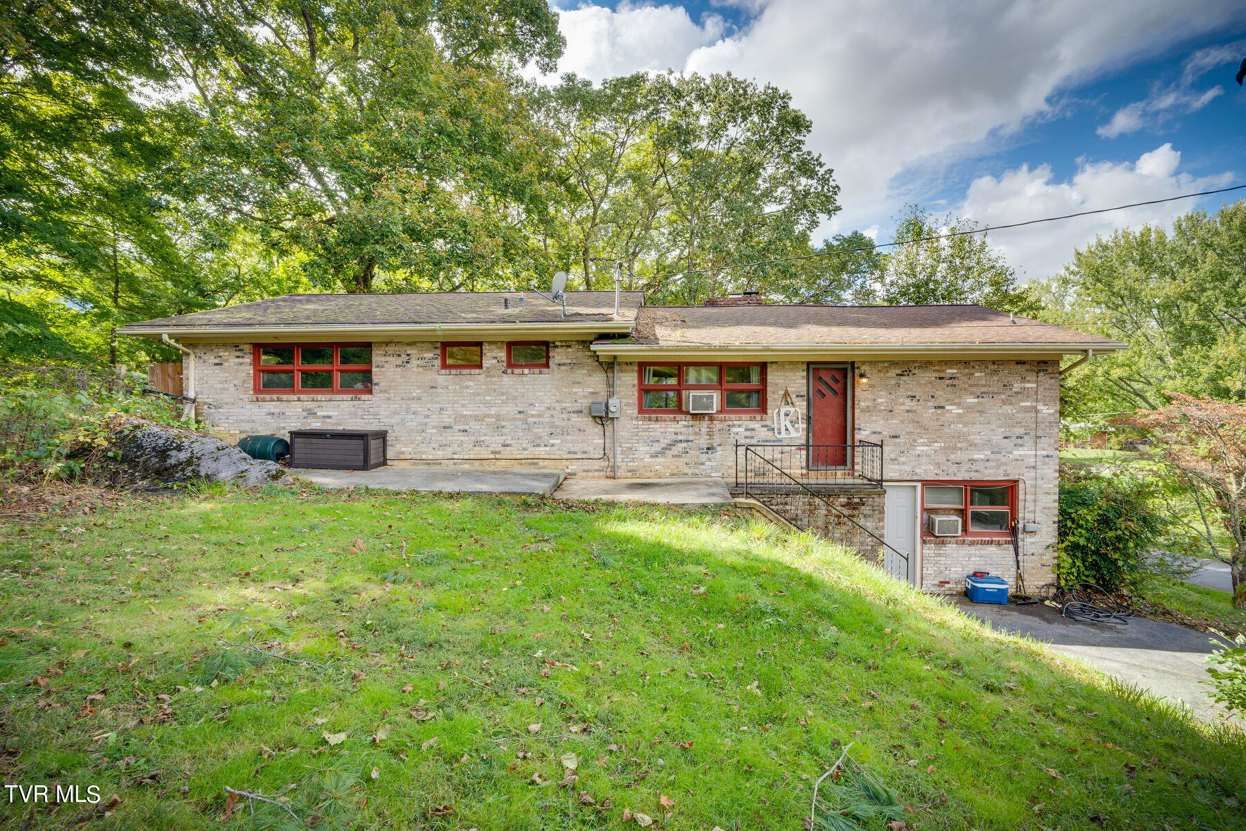 Hillmont Heights Sub Real Estate Listings Main Image