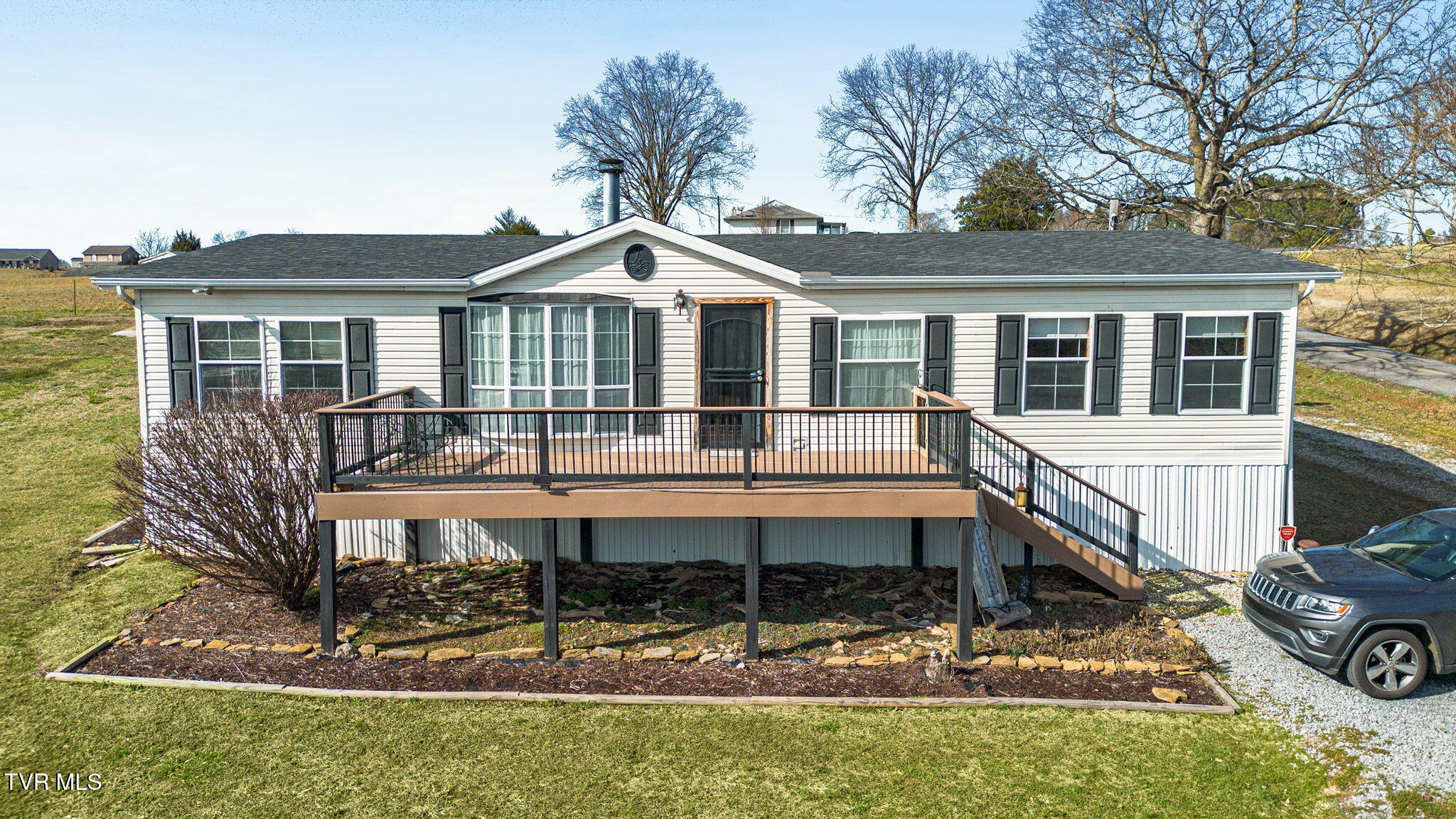 704 North Country Lane Property Photo