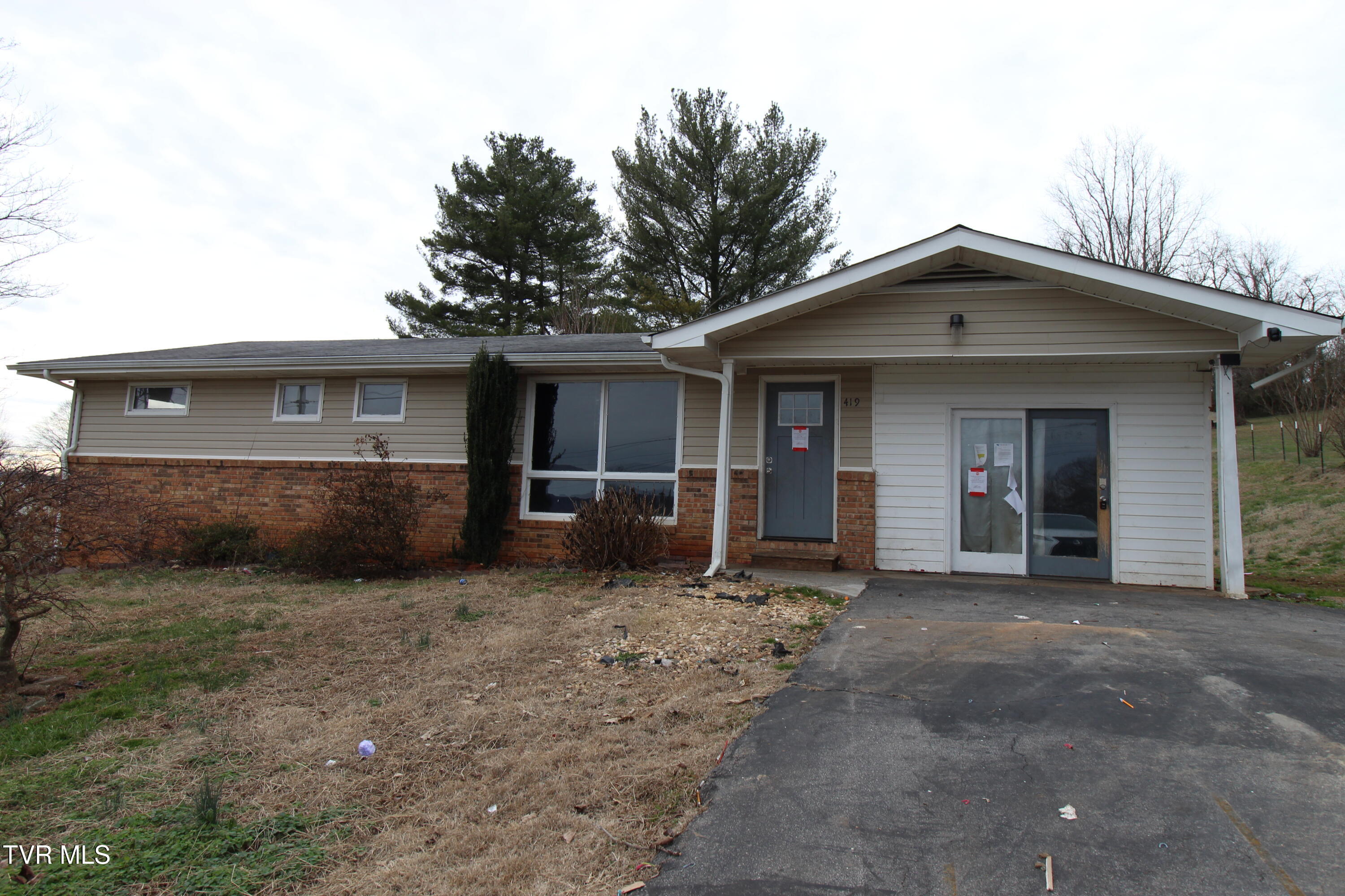 419 Ashville Avenue Property Photo