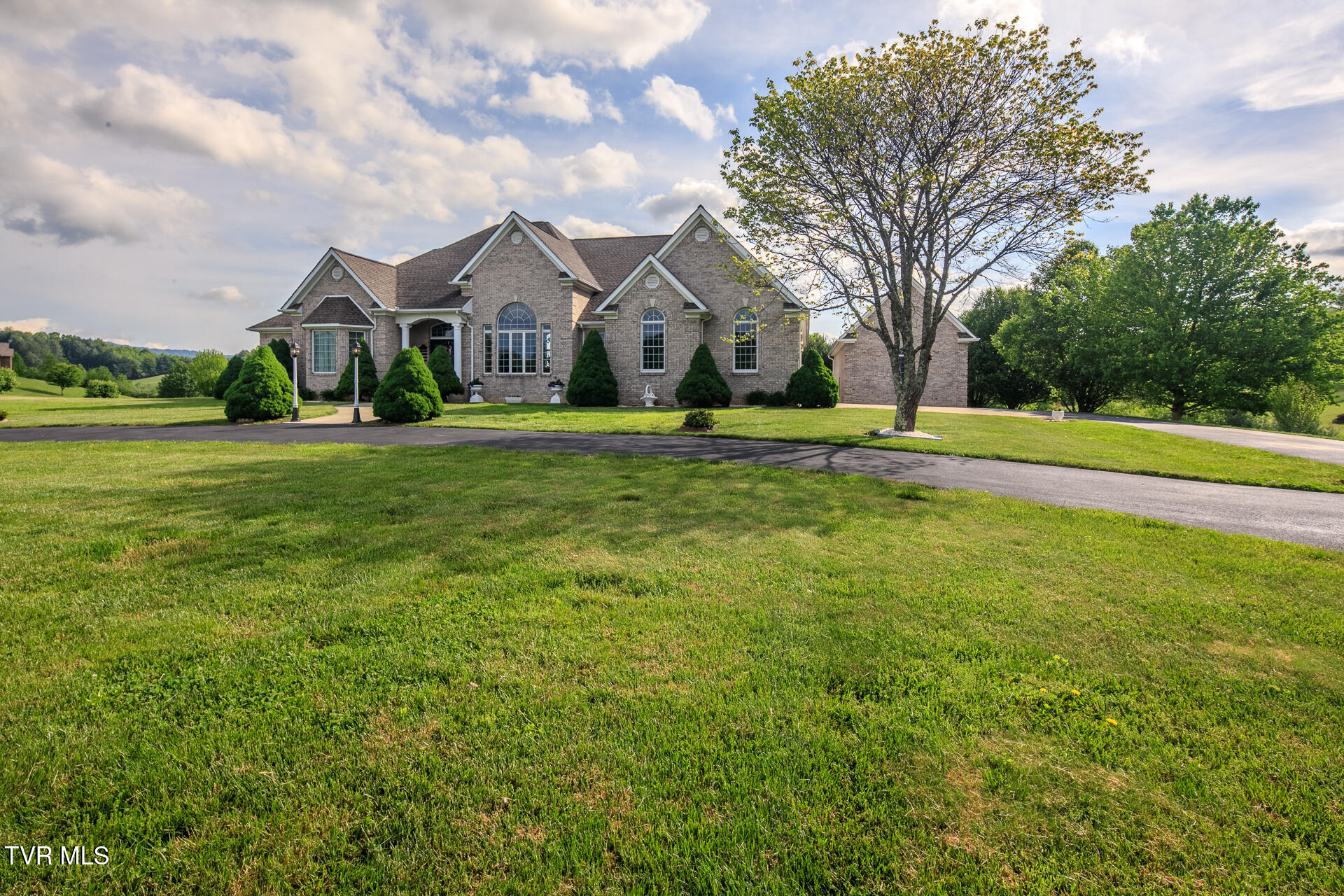 1738 Harbin Hill Road Property Photo