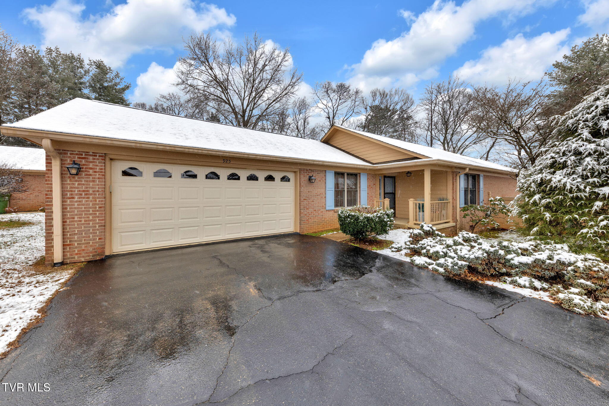 Maryville Junior High Real Estate Listings Main Image