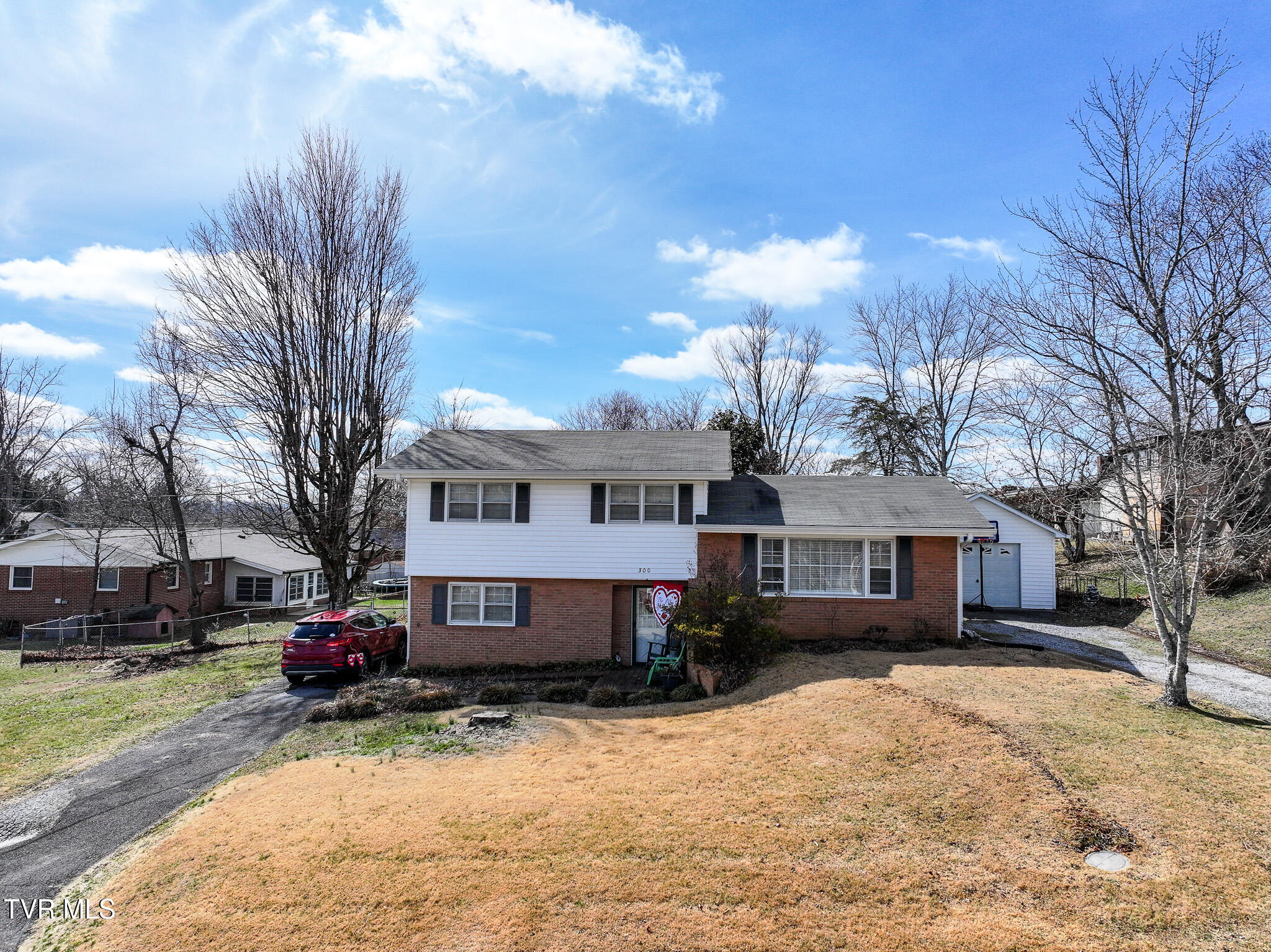 300 Colonial Circle Property Photo