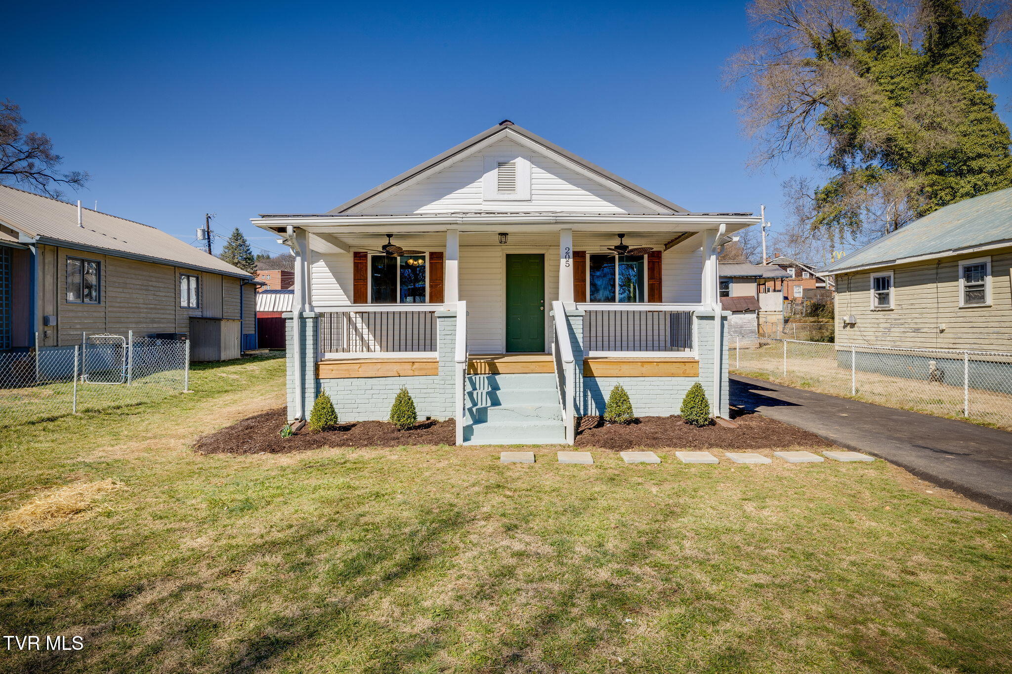 Lynn Garden Real Estate Listings Main Image