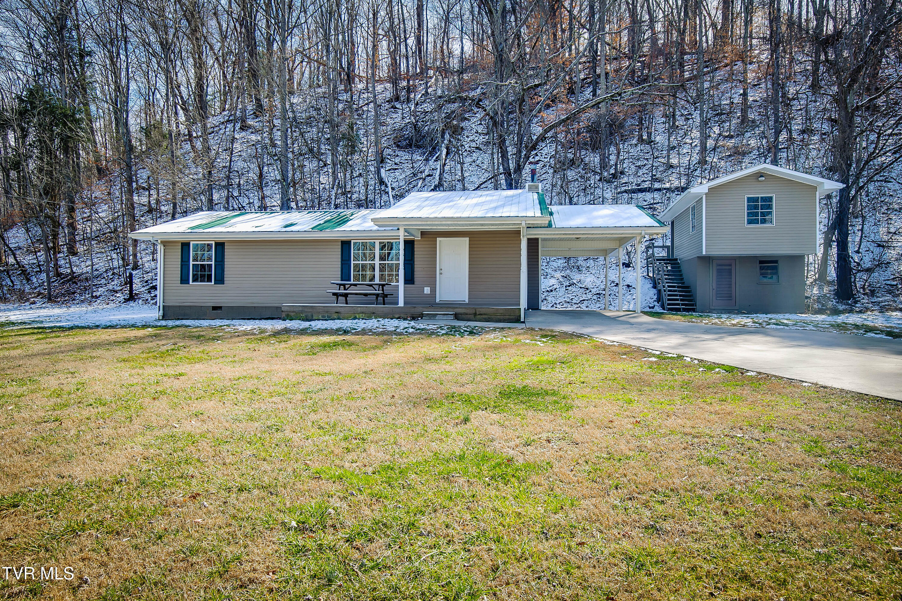 147 Creek Road Property Photo 3
