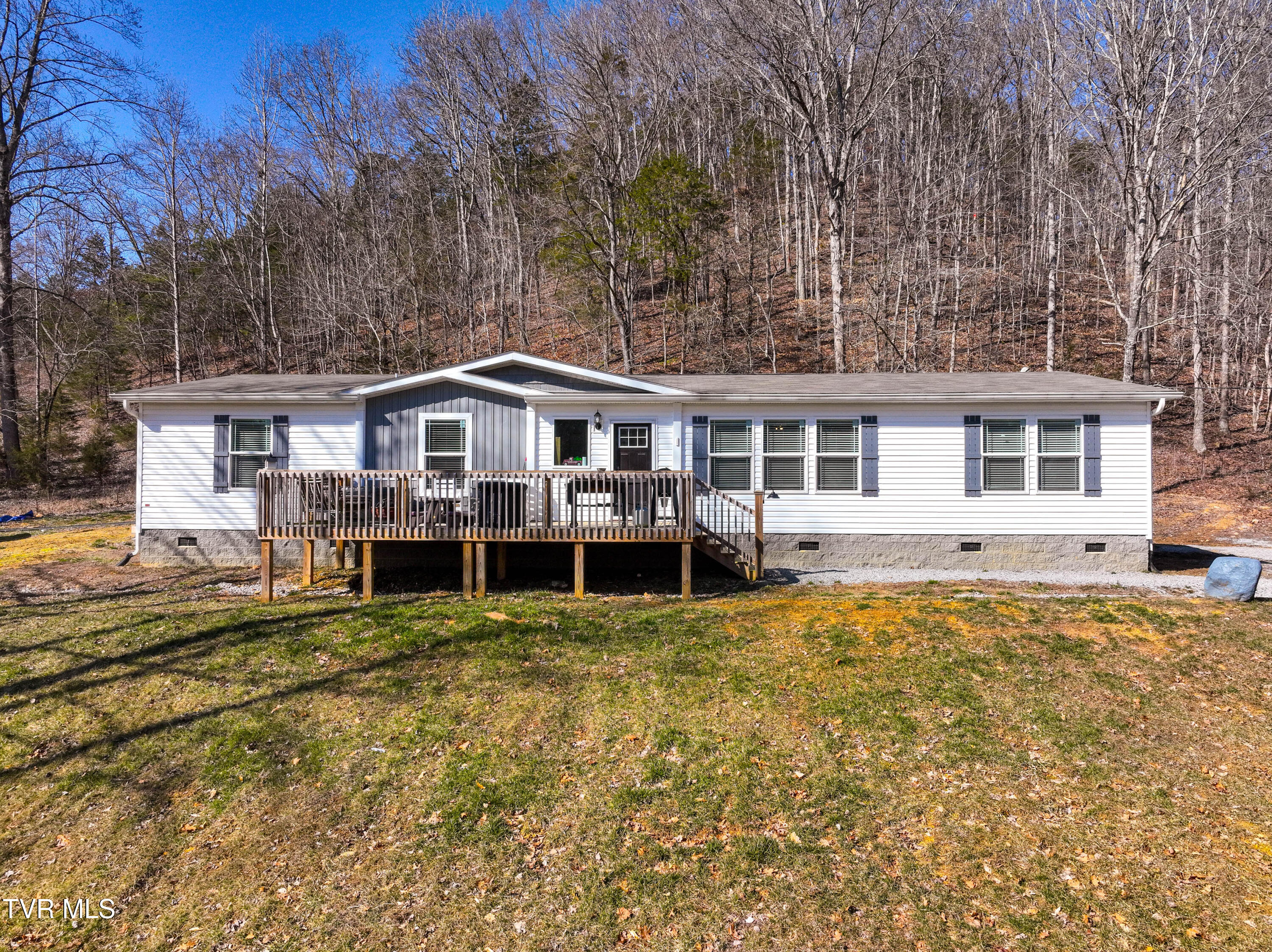 545 Pyburn Lane Property Photo 1