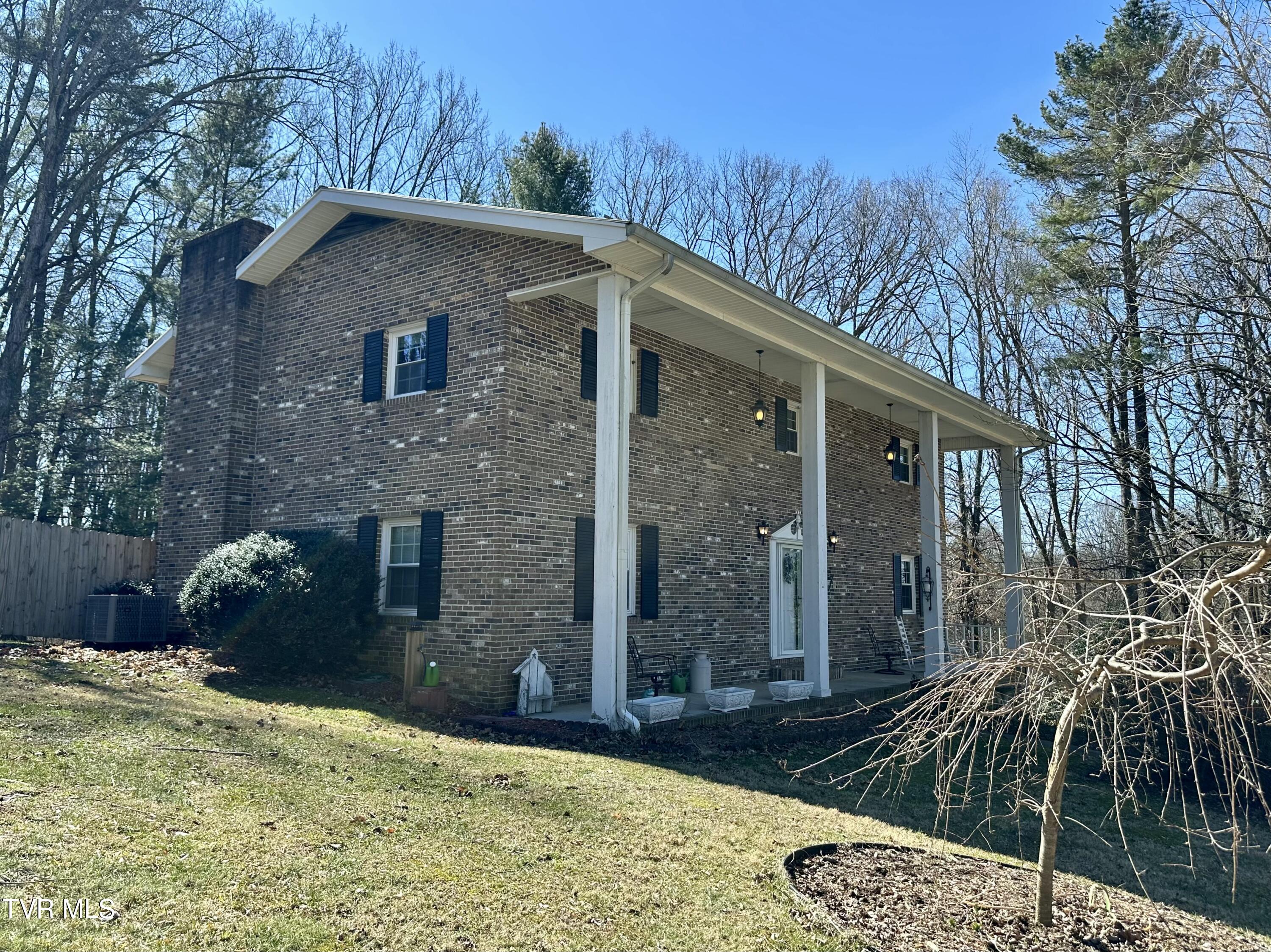21543 Plantation Road Property Photo
