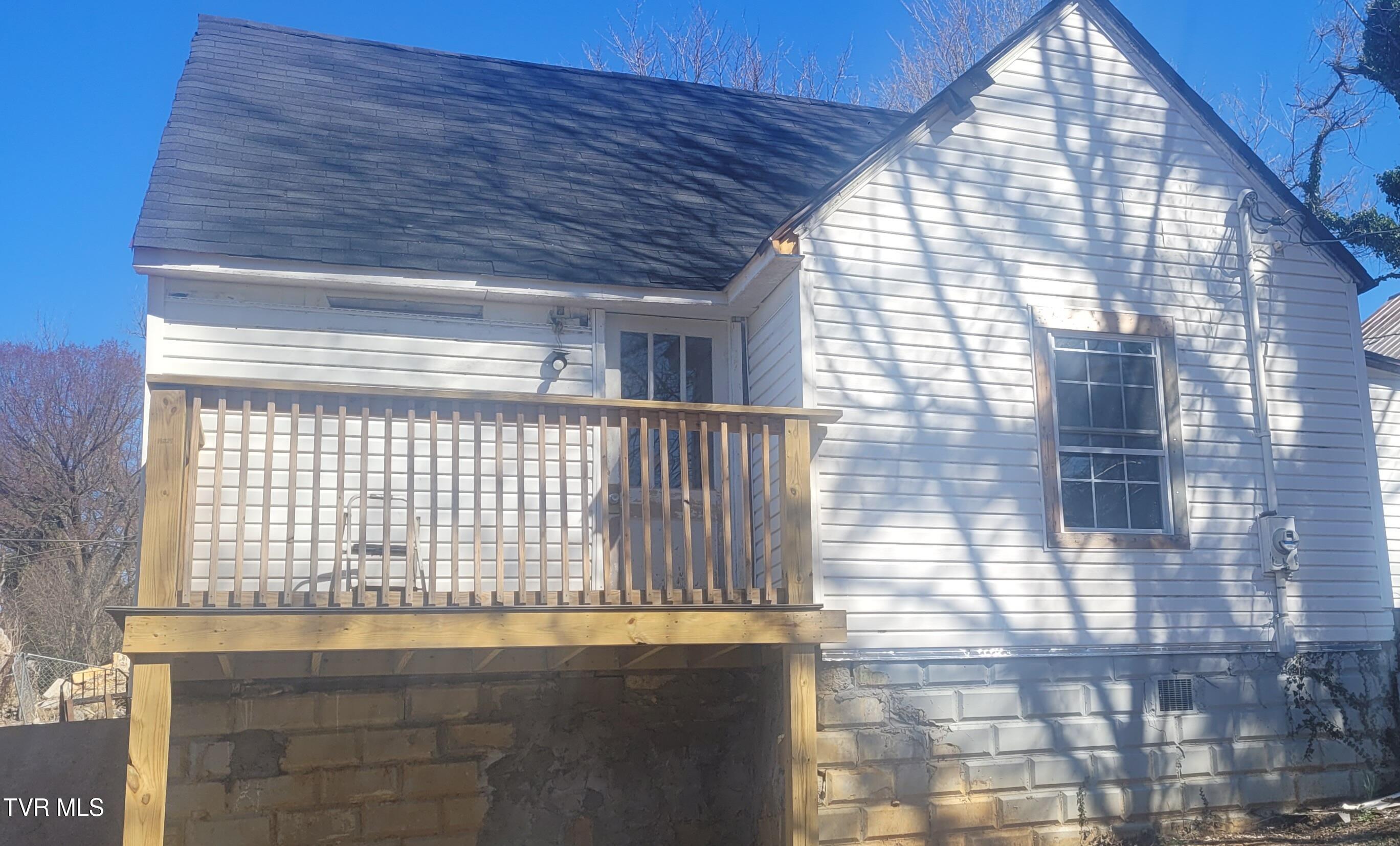3912 Memorial Boulevard Property Photo