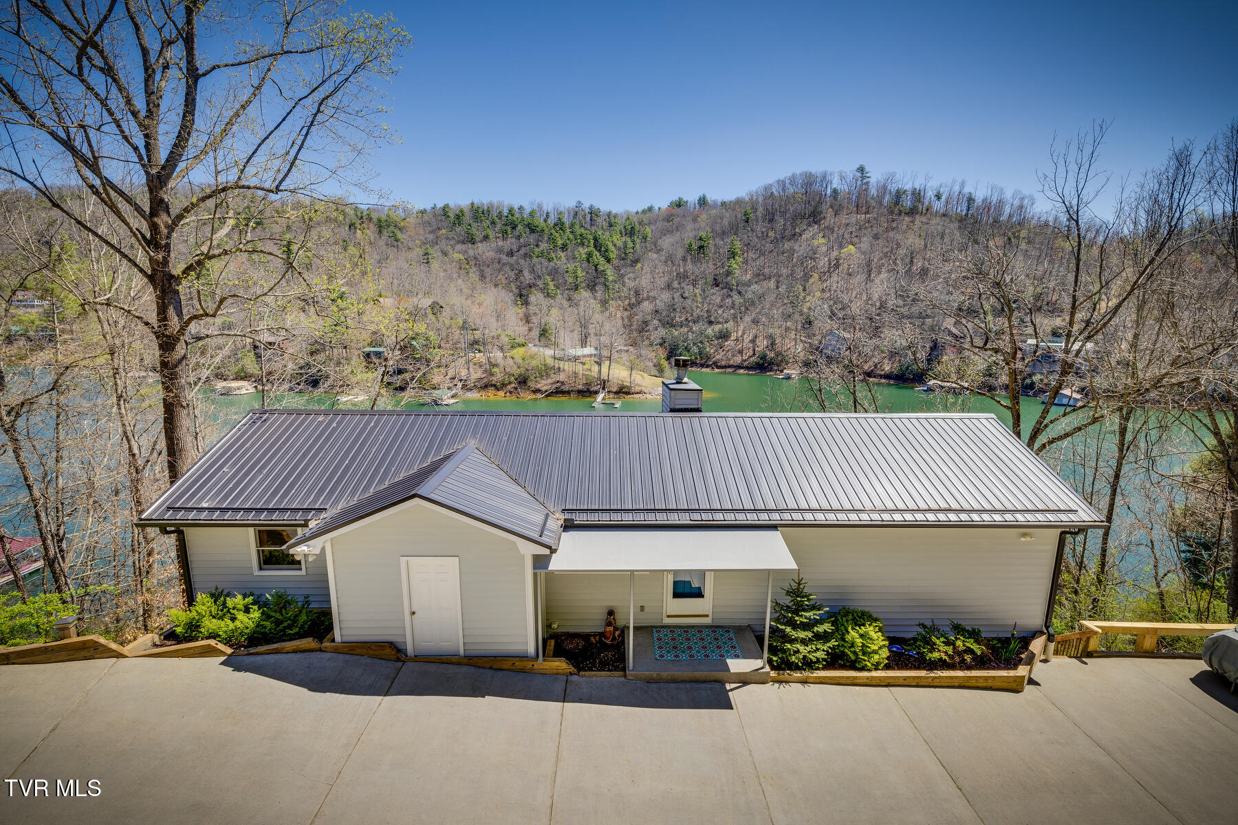 Point 8 Pines Real Estate Listings Main Image