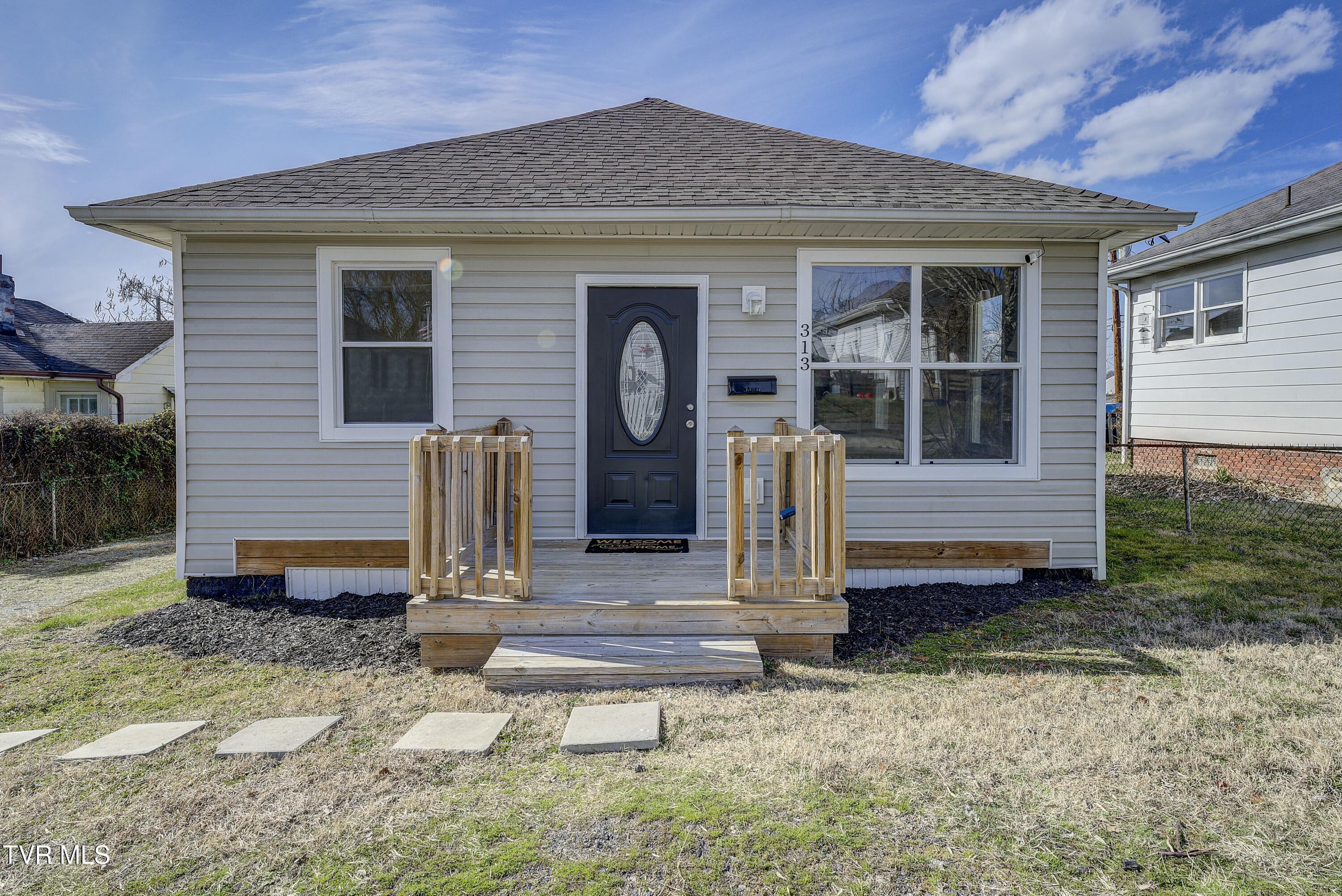 313 Tompkins Street Property Photo