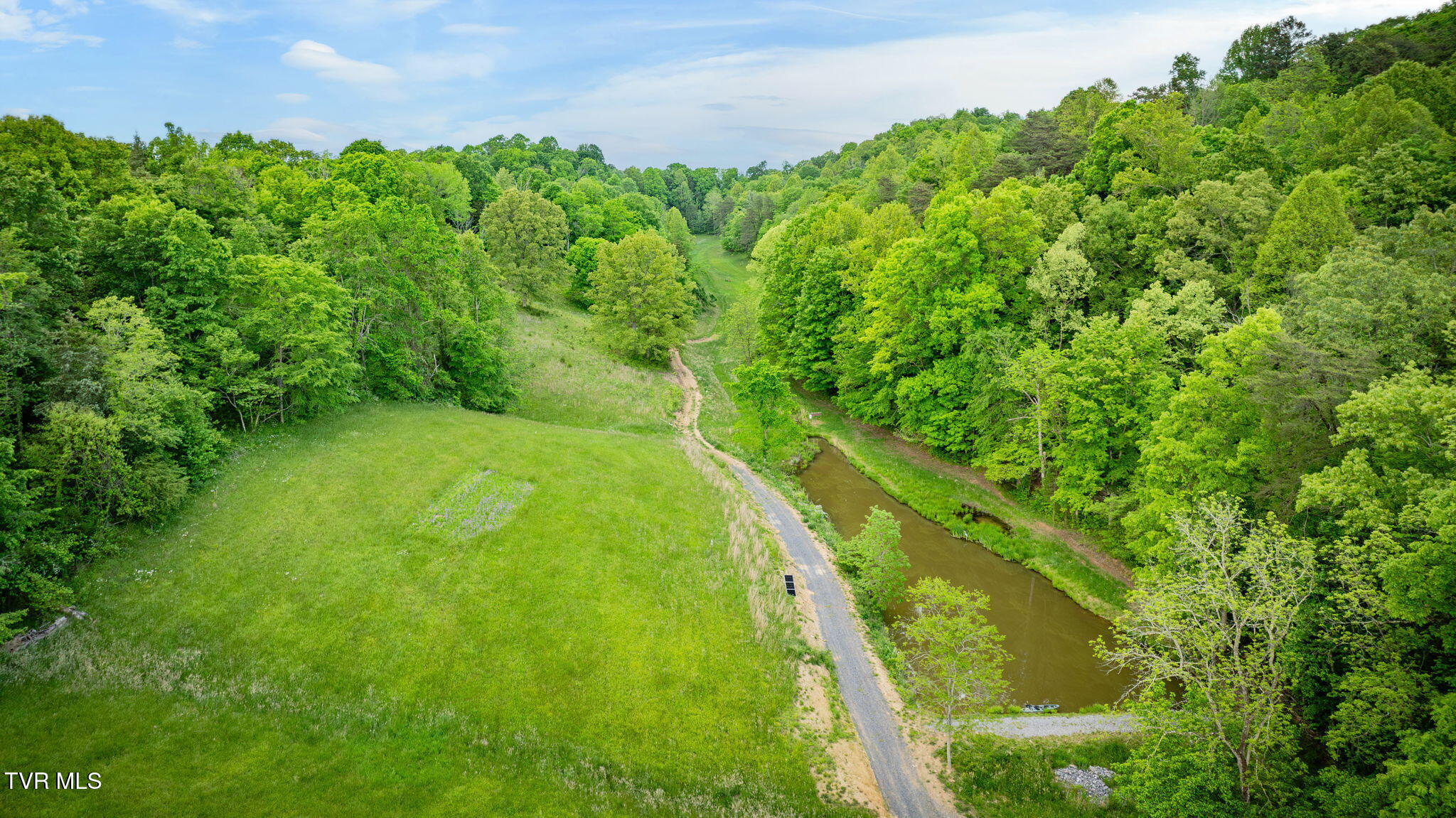 838 Longs Bend Road Property Photo 3
