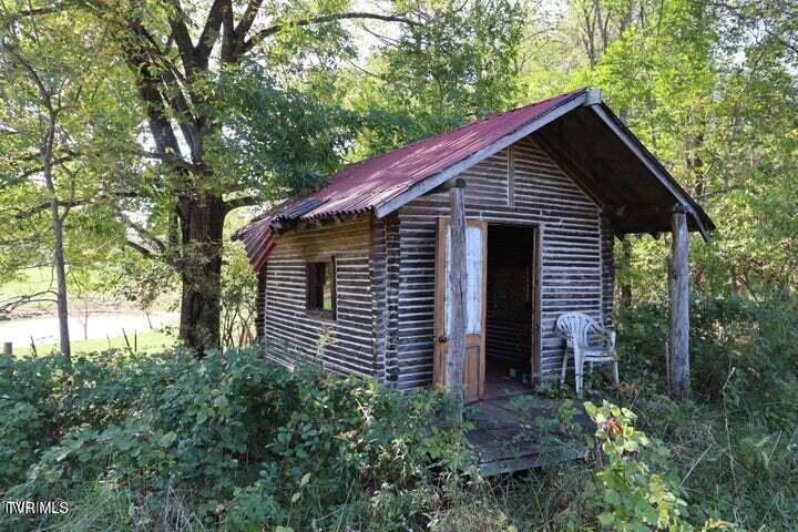 114 Ward Lane Property Photo 10