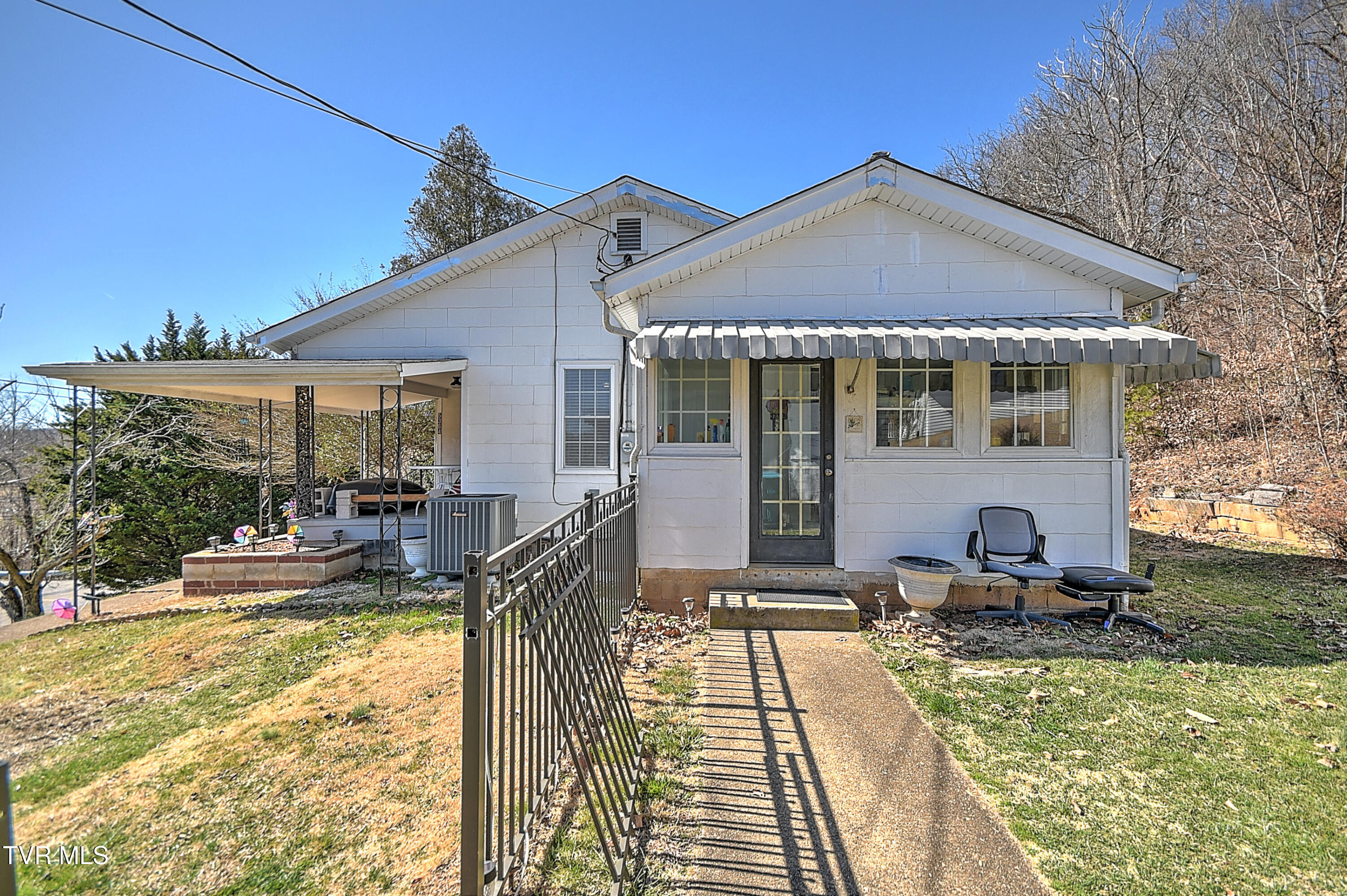 5364 Memorial Boulevard Property Photo