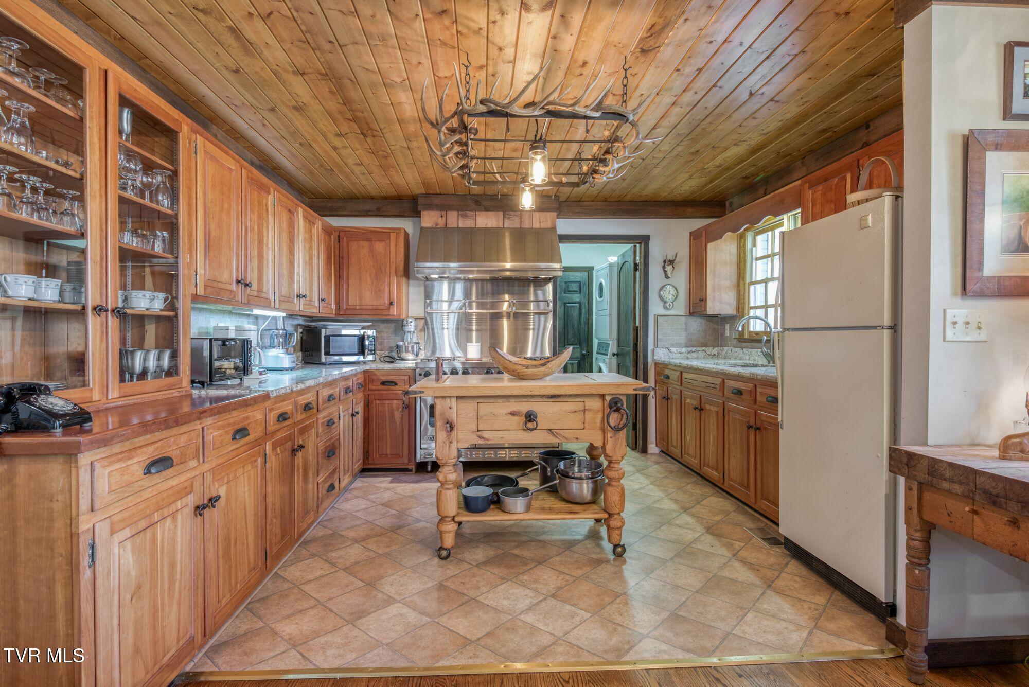 752 Heaton Creek Rd. Property Photo 5