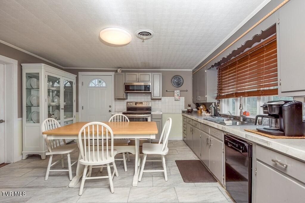 39 Forest Lodge Drive Property Photo 9