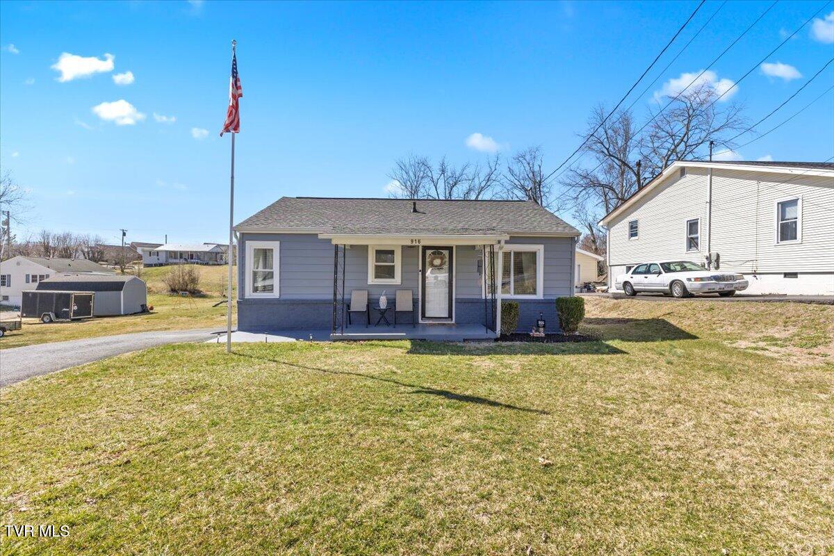 916 Clark Street Property Photo