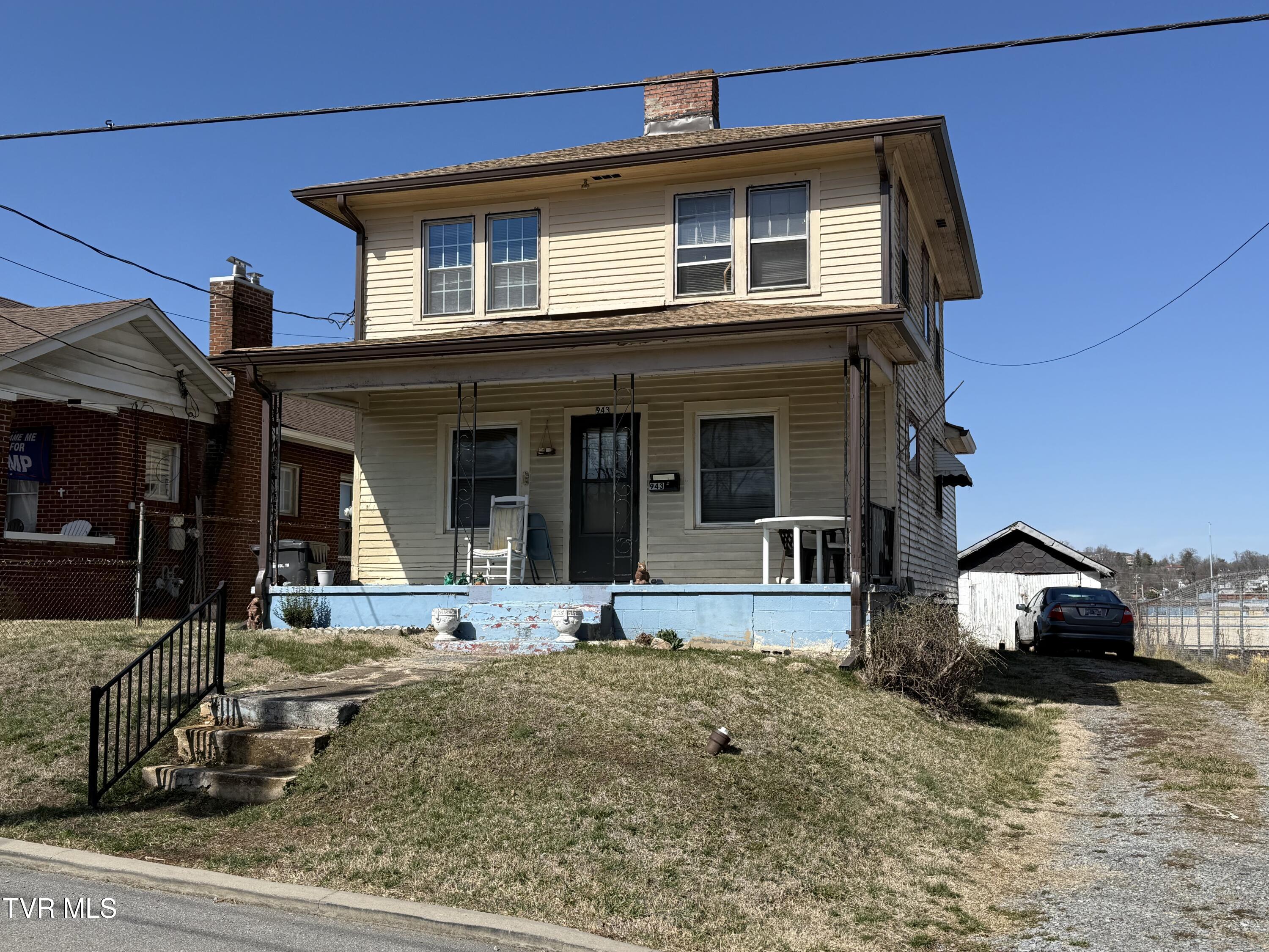 943 Shelby Street Property Photo 2