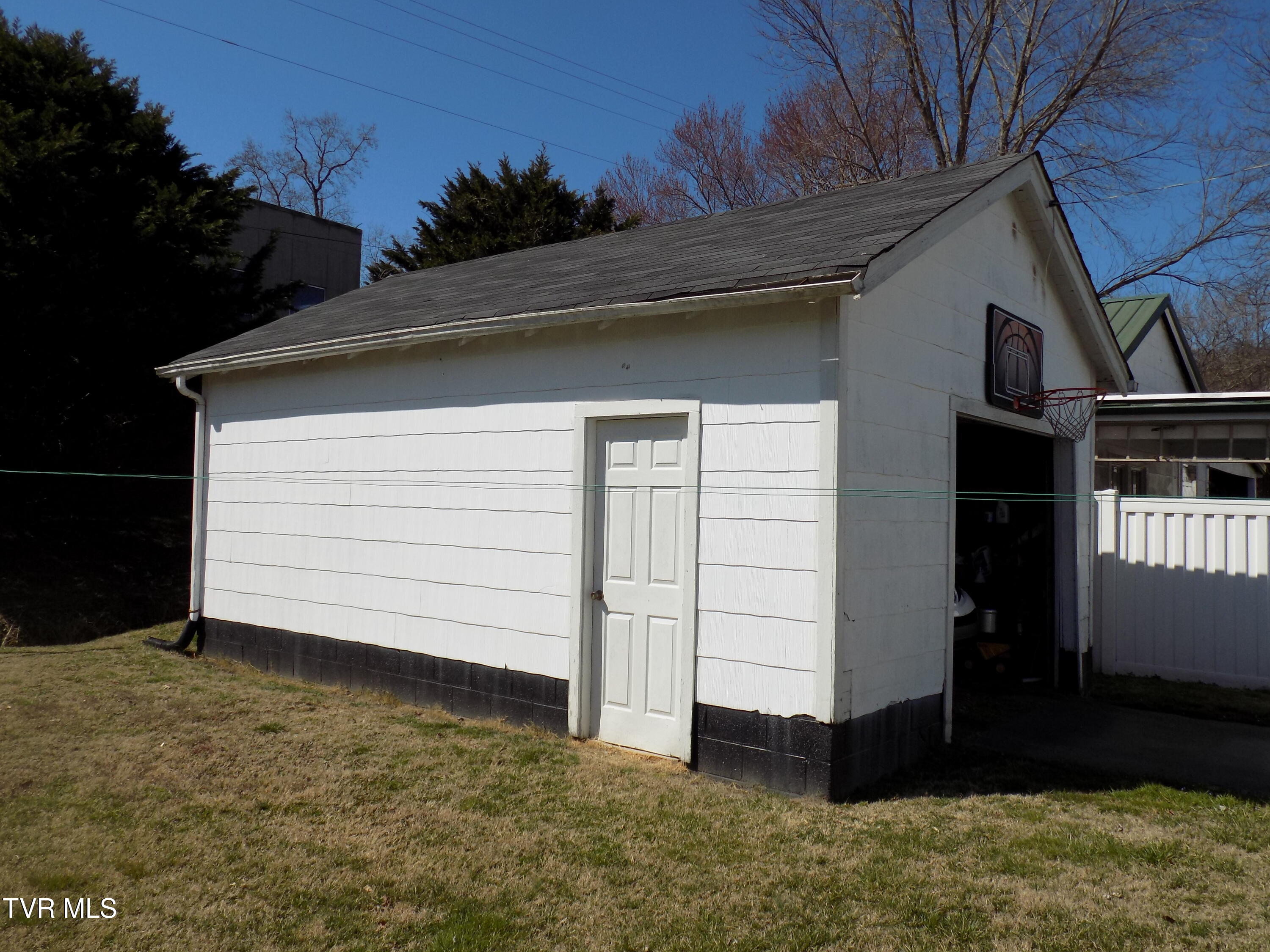 307 Gibson St. Property Photo 9