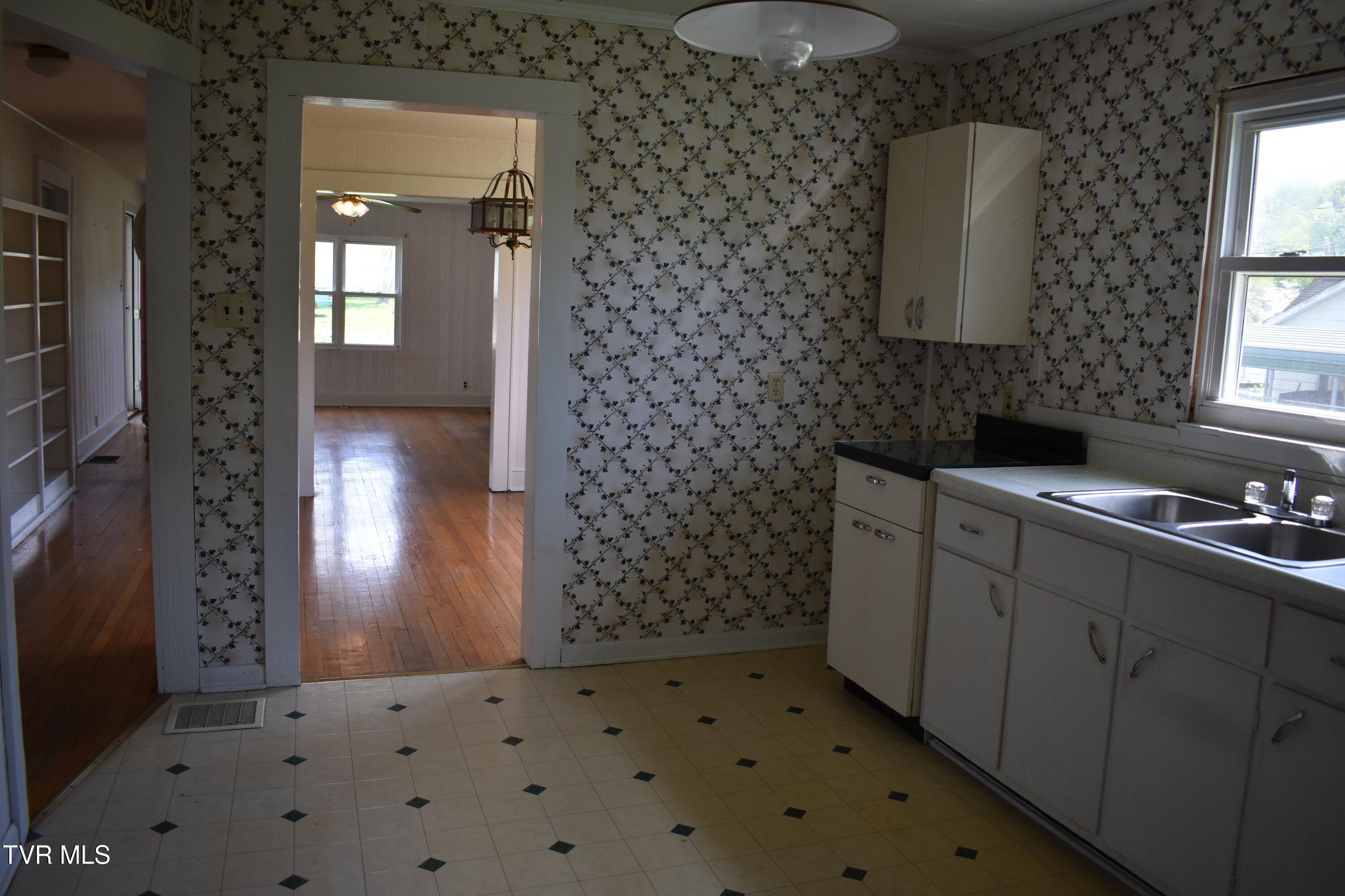 307 Gibson St. Property Photo 22