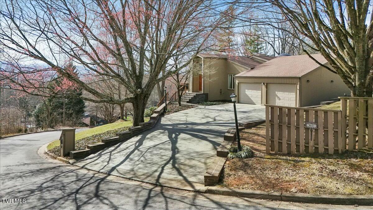 Roundtree Real Estate Listings Main Image