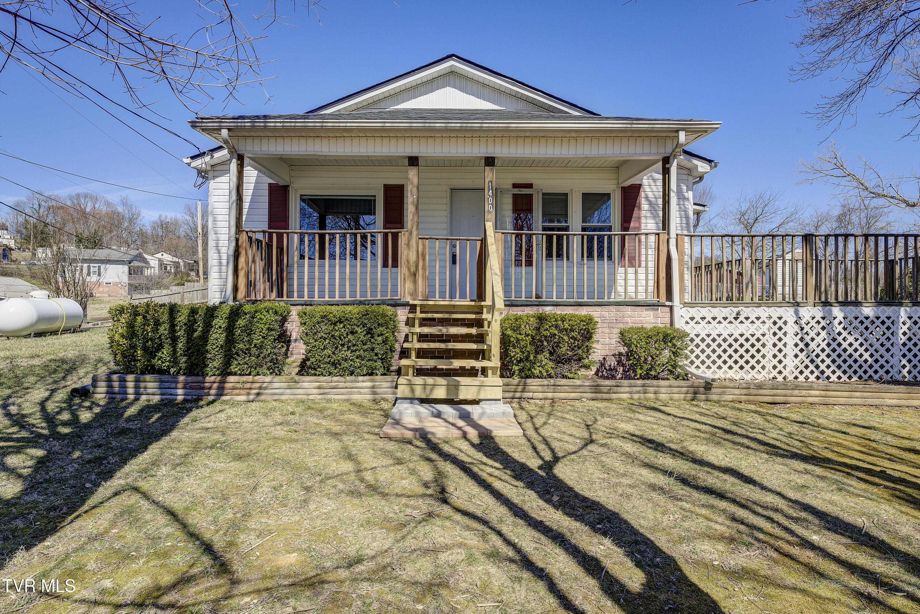 1400 Leeland Drive Property Photo 2