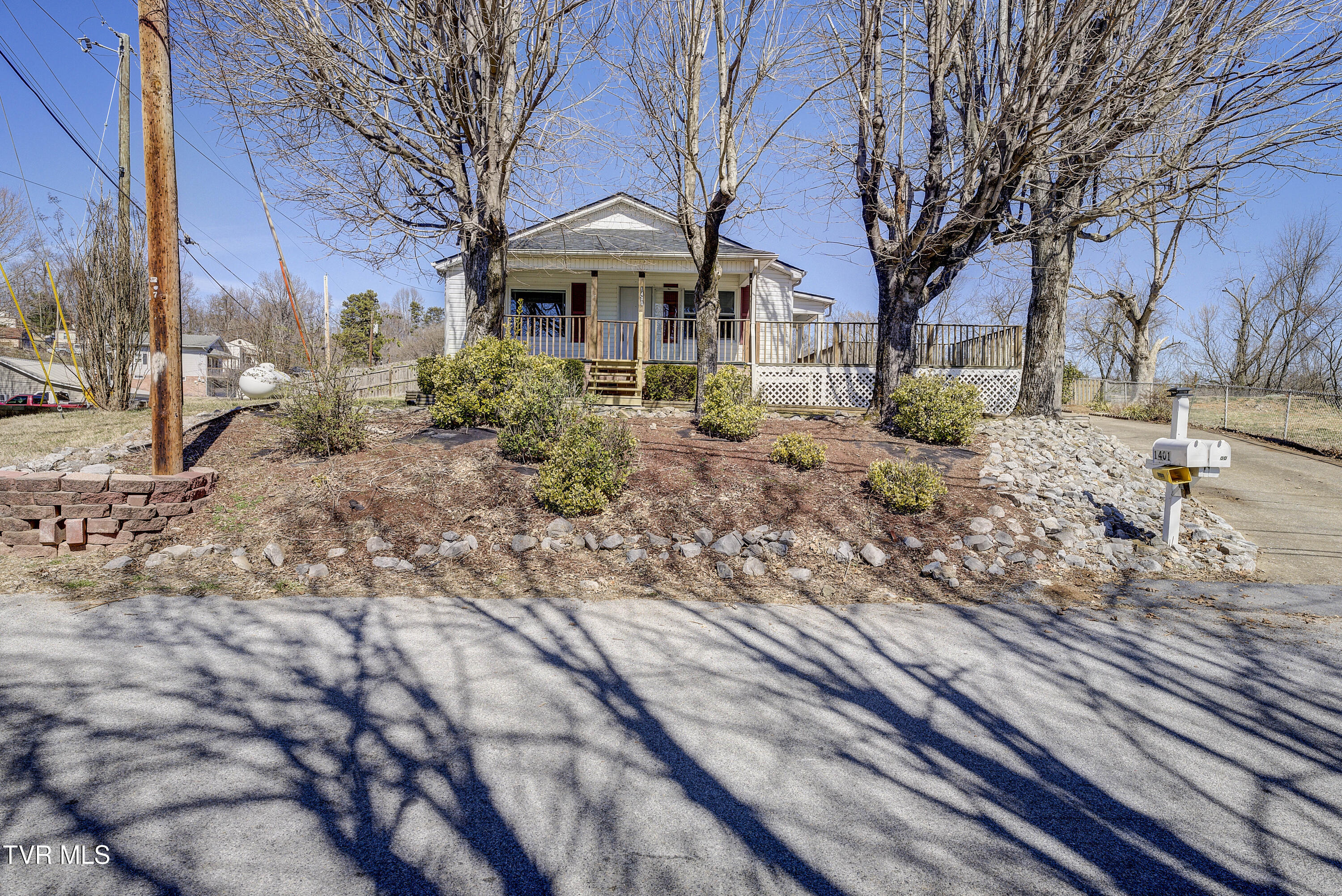 1400 Leeland Drive Property Photo 3
