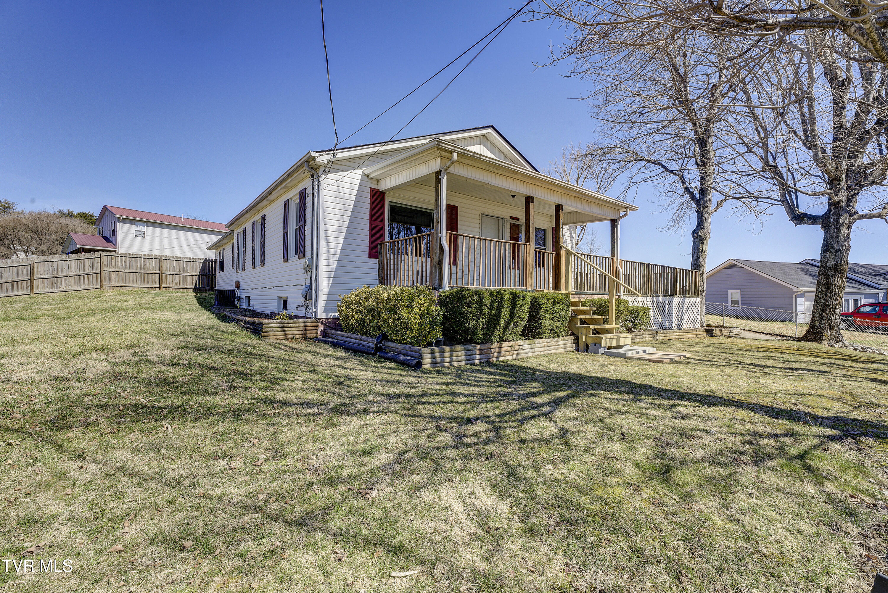 1400 Leeland Drive Property Photo 4