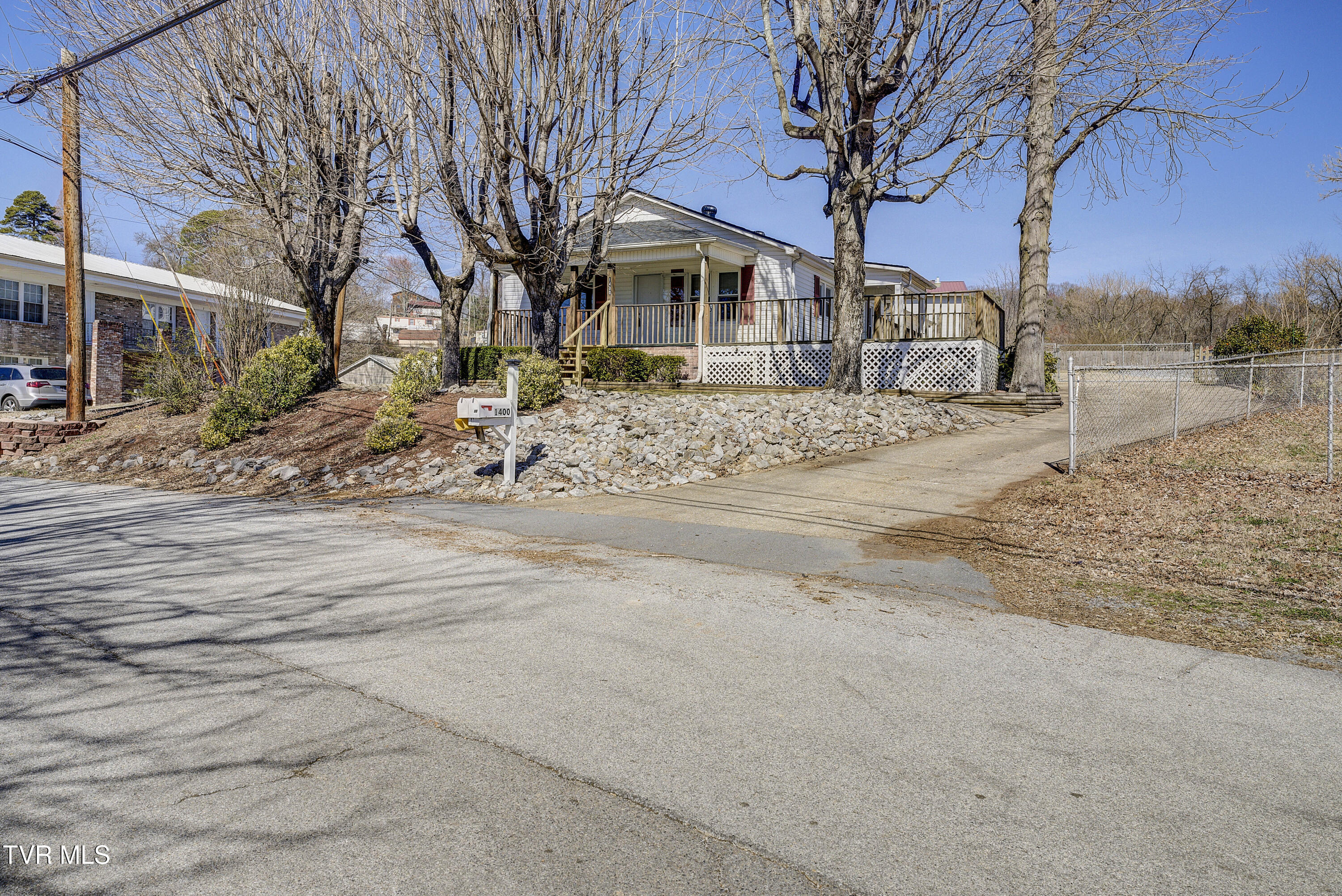 1400 Leeland Drive Property Photo 5
