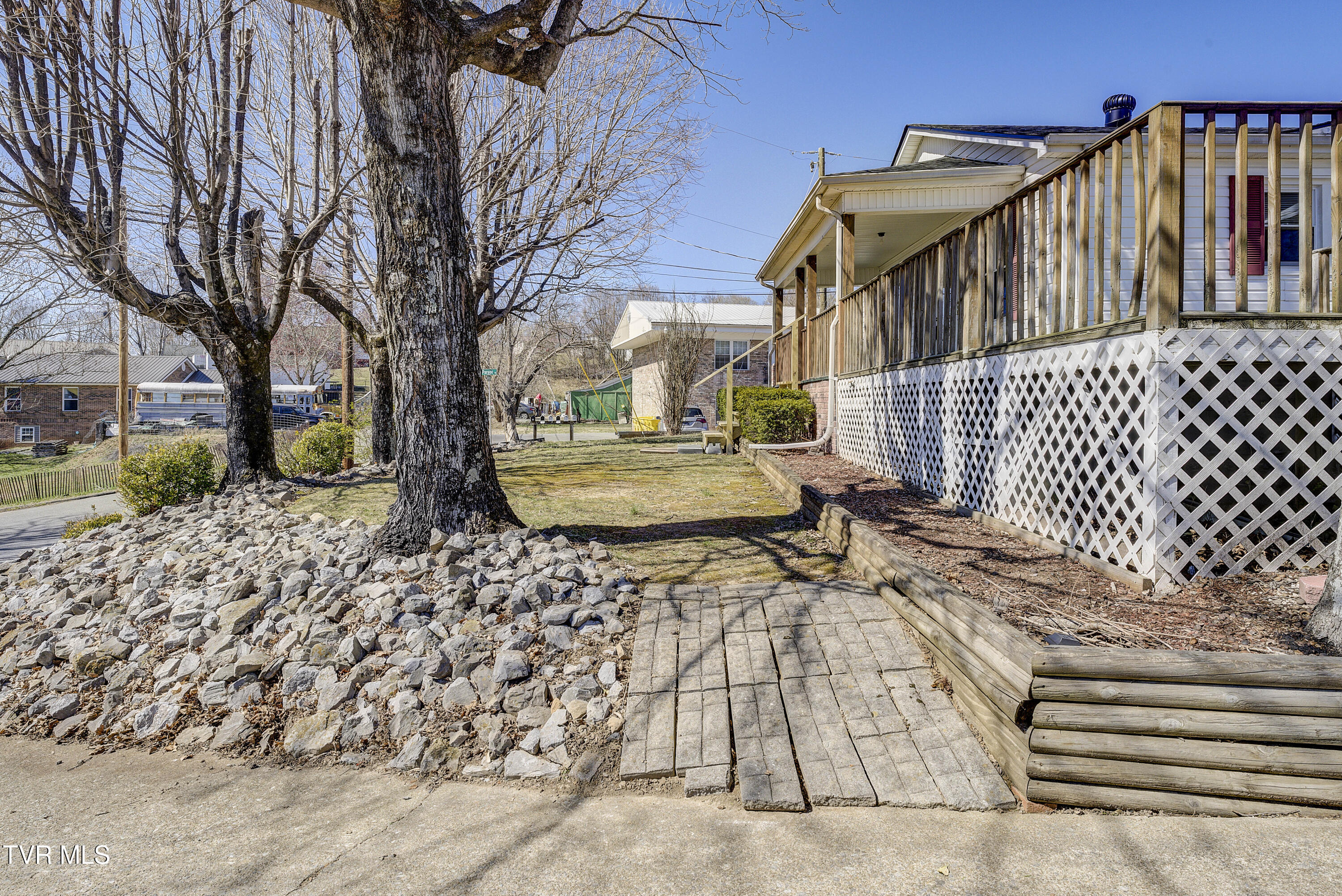 1400 Leeland Drive Property Photo 8