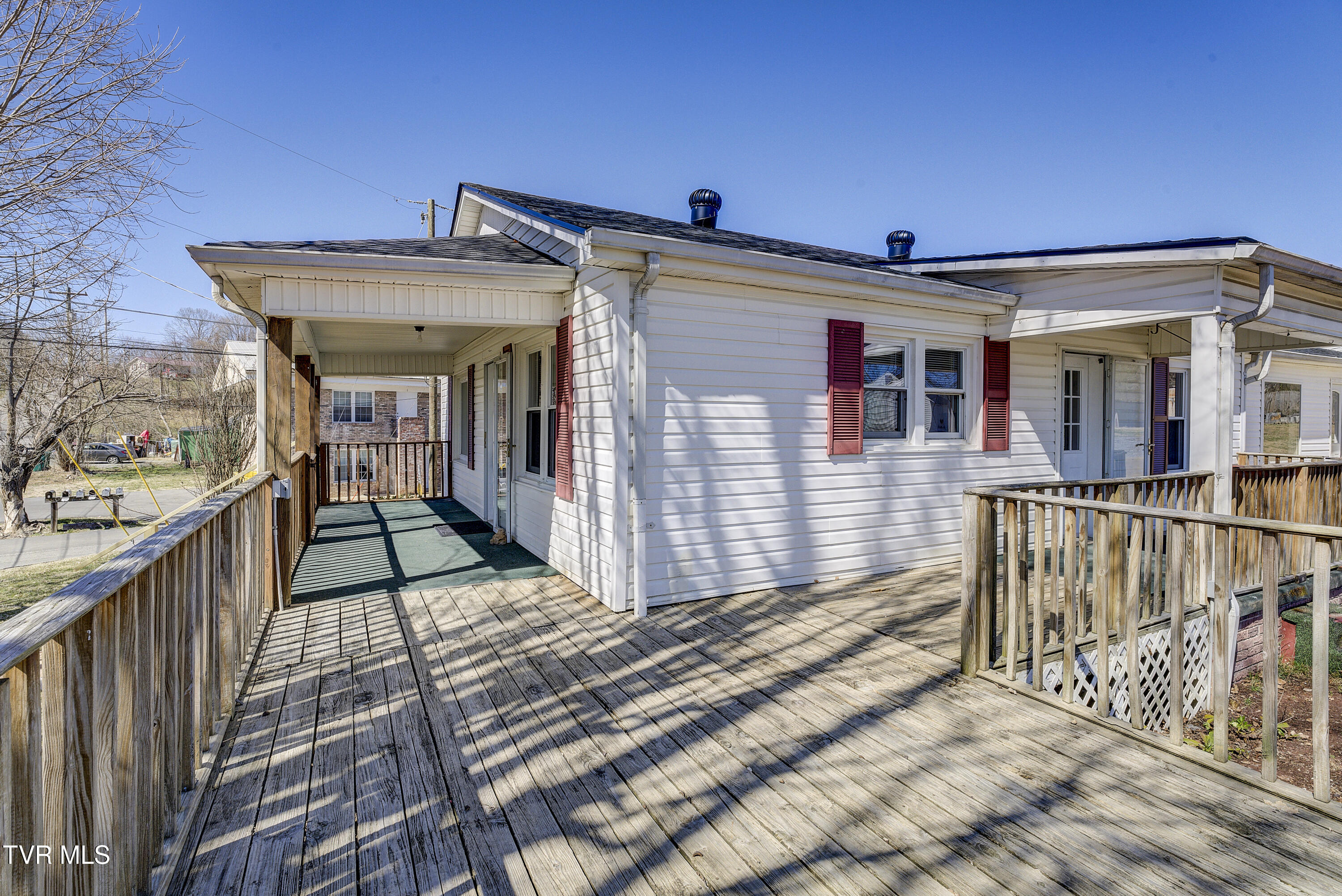 1400 Leeland Drive Property Photo 9