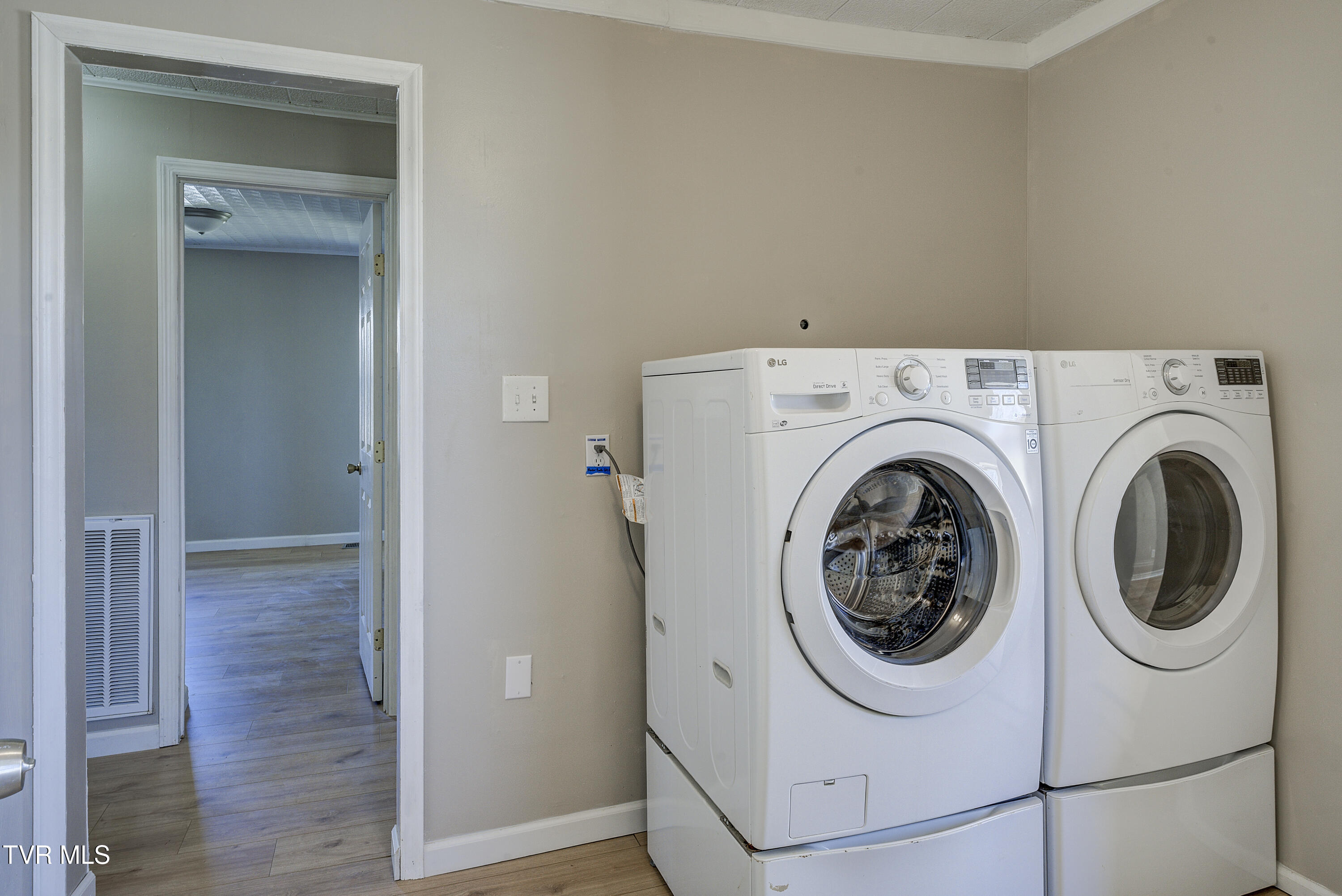 1400 Leeland Drive Property Photo 33