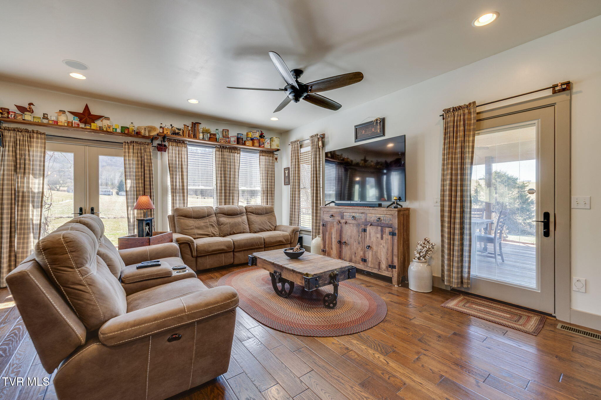 123 Simpson Road Property Photo 6