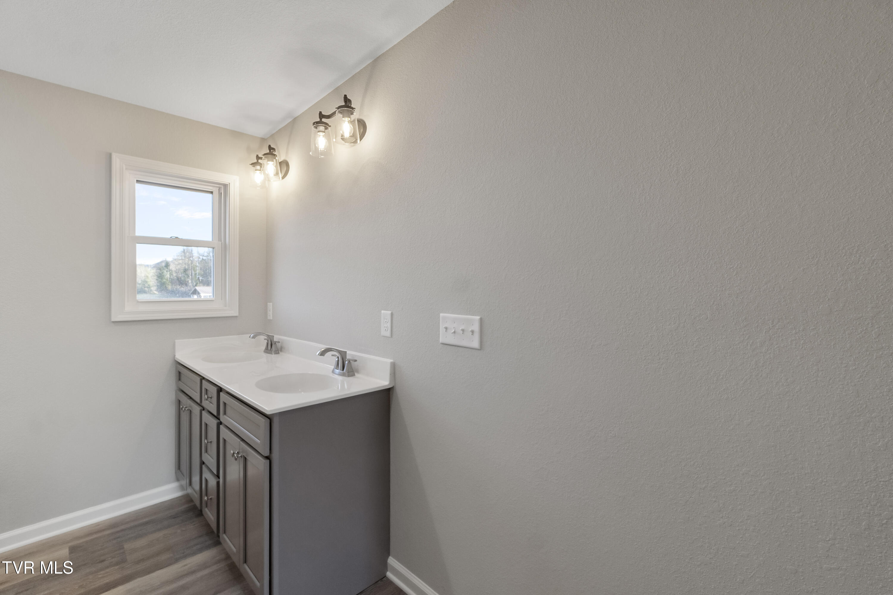 625 Seaton Road Property Photo 40