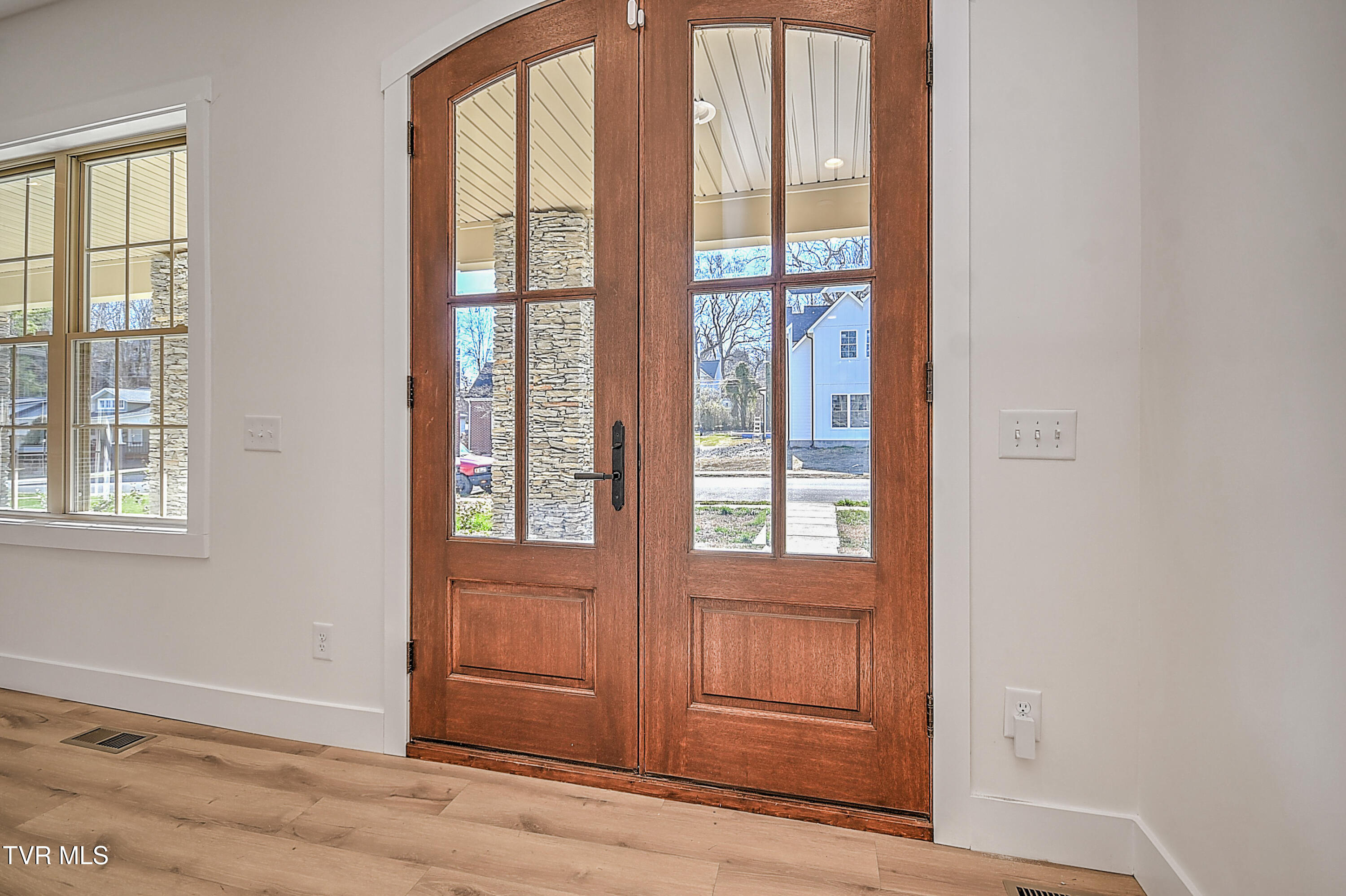 110 West Chestnut Street Property Photo 4