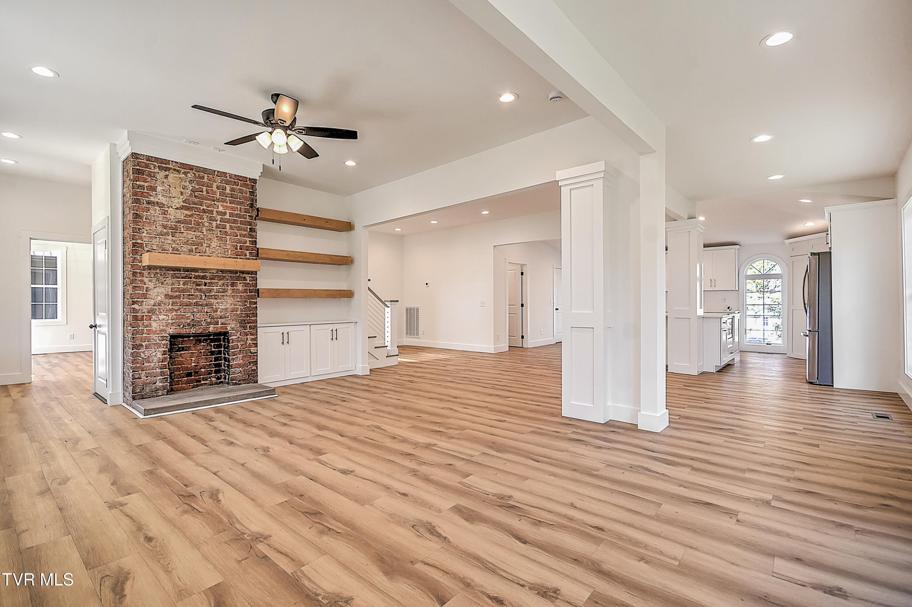 110 West Chestnut Street Property Photo 8