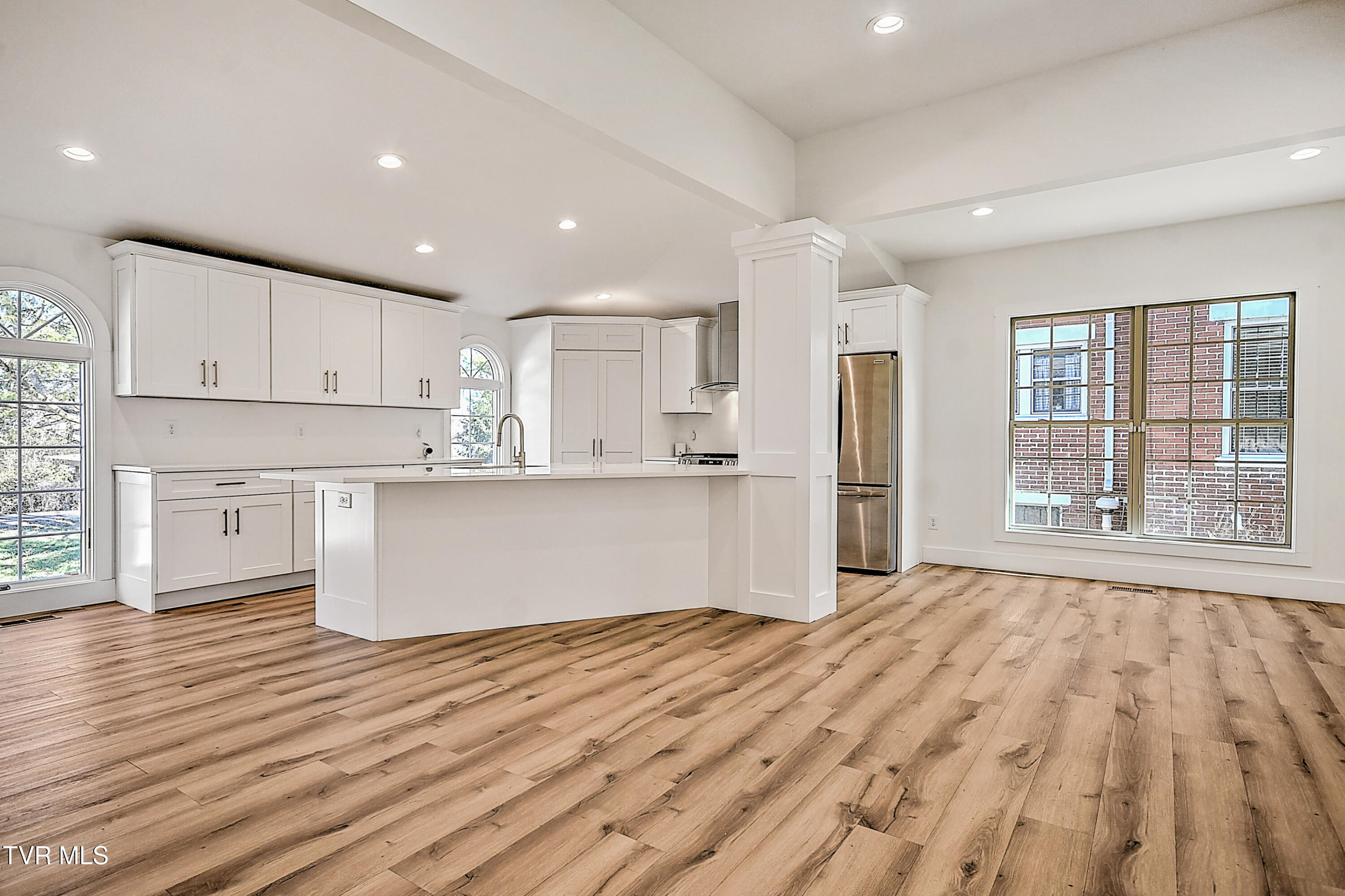 110 West Chestnut Street Property Photo 11