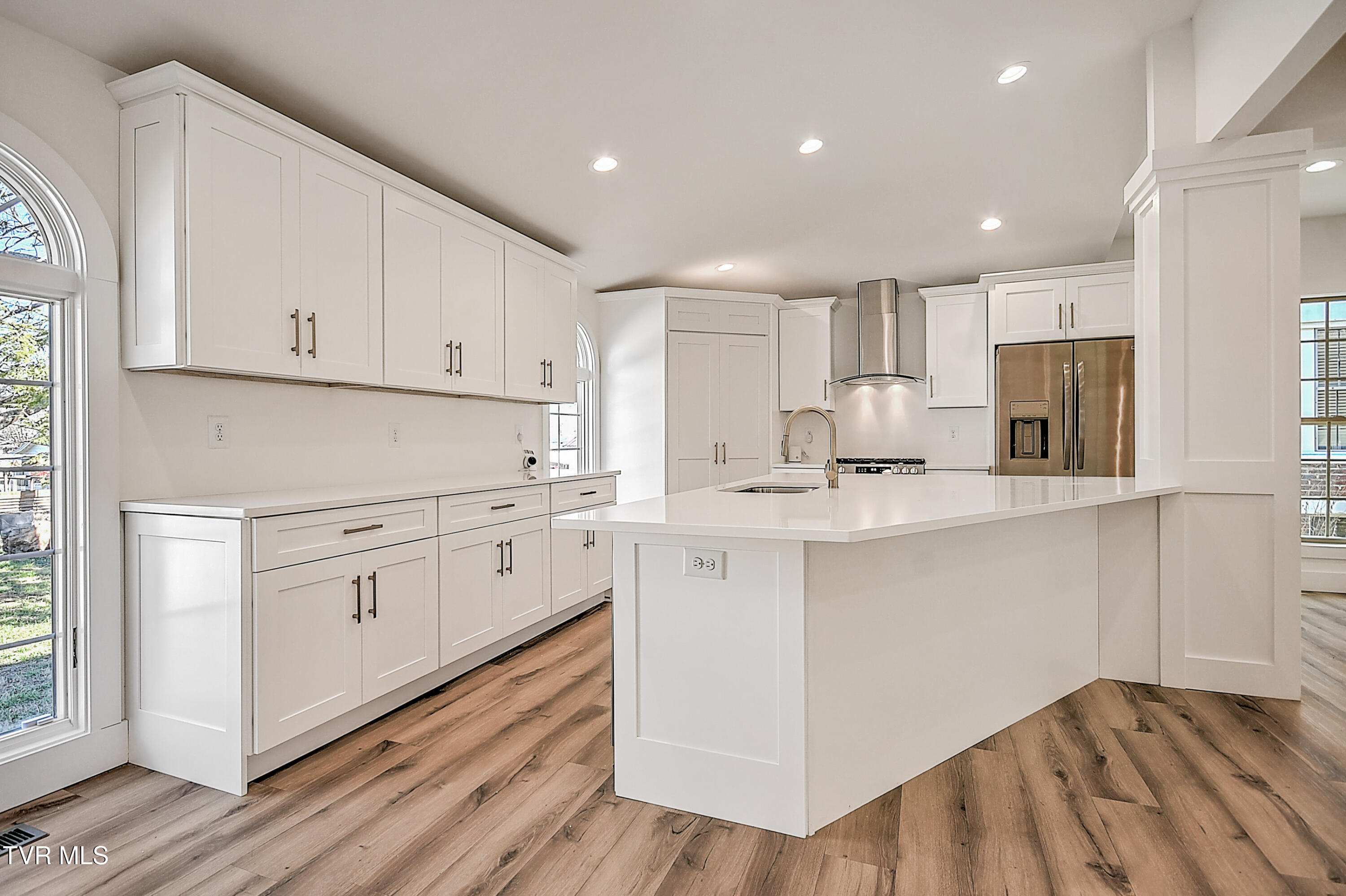 110 West Chestnut Street Property Photo 13