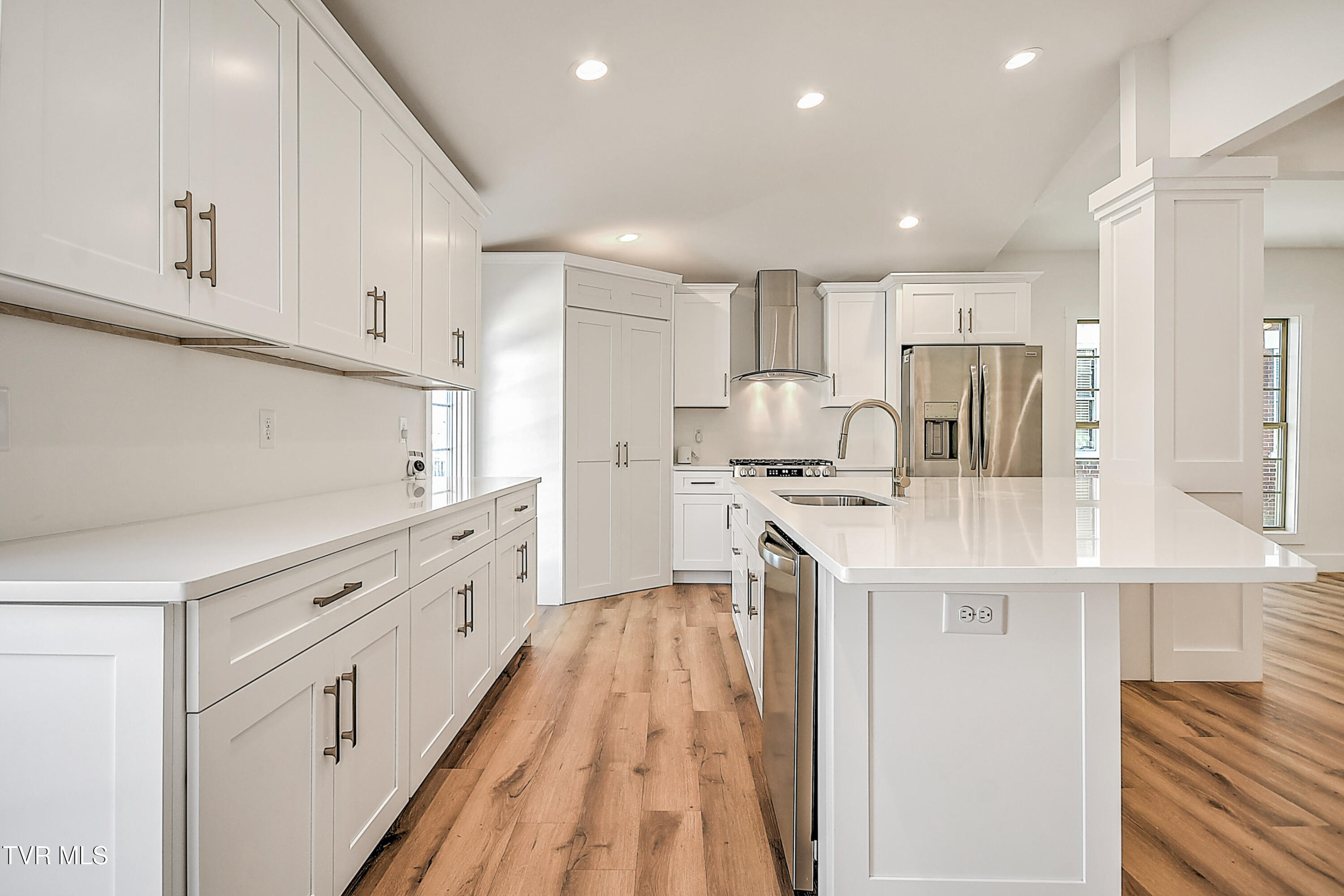 110 West Chestnut Street Property Photo 14