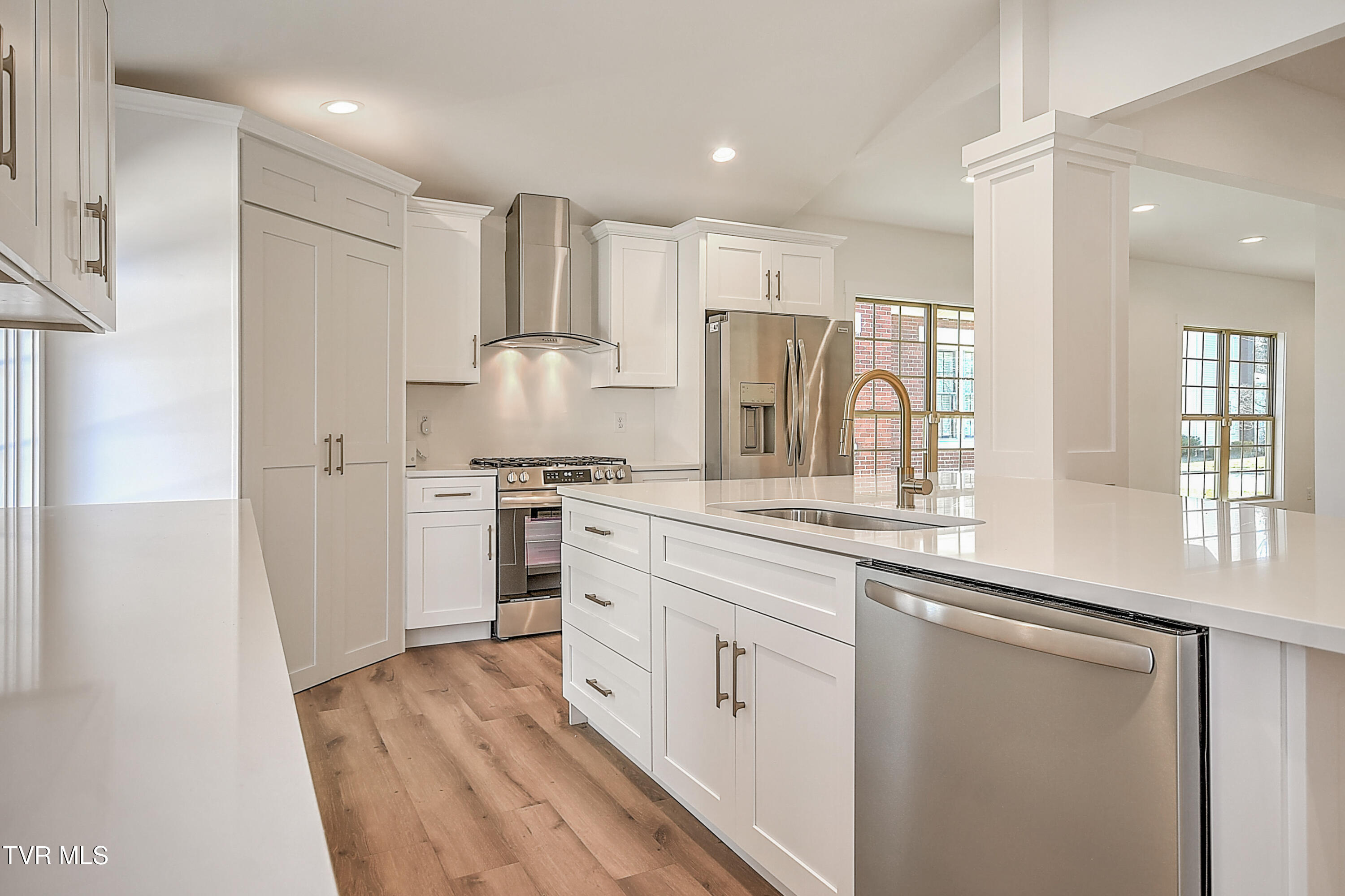 110 West Chestnut Street Property Photo 15